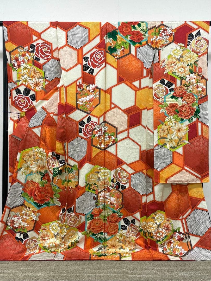 振袖 仮絵羽 刺繍 金彩 紋意匠 正絹 未仕立て品 八掛付き MOK851