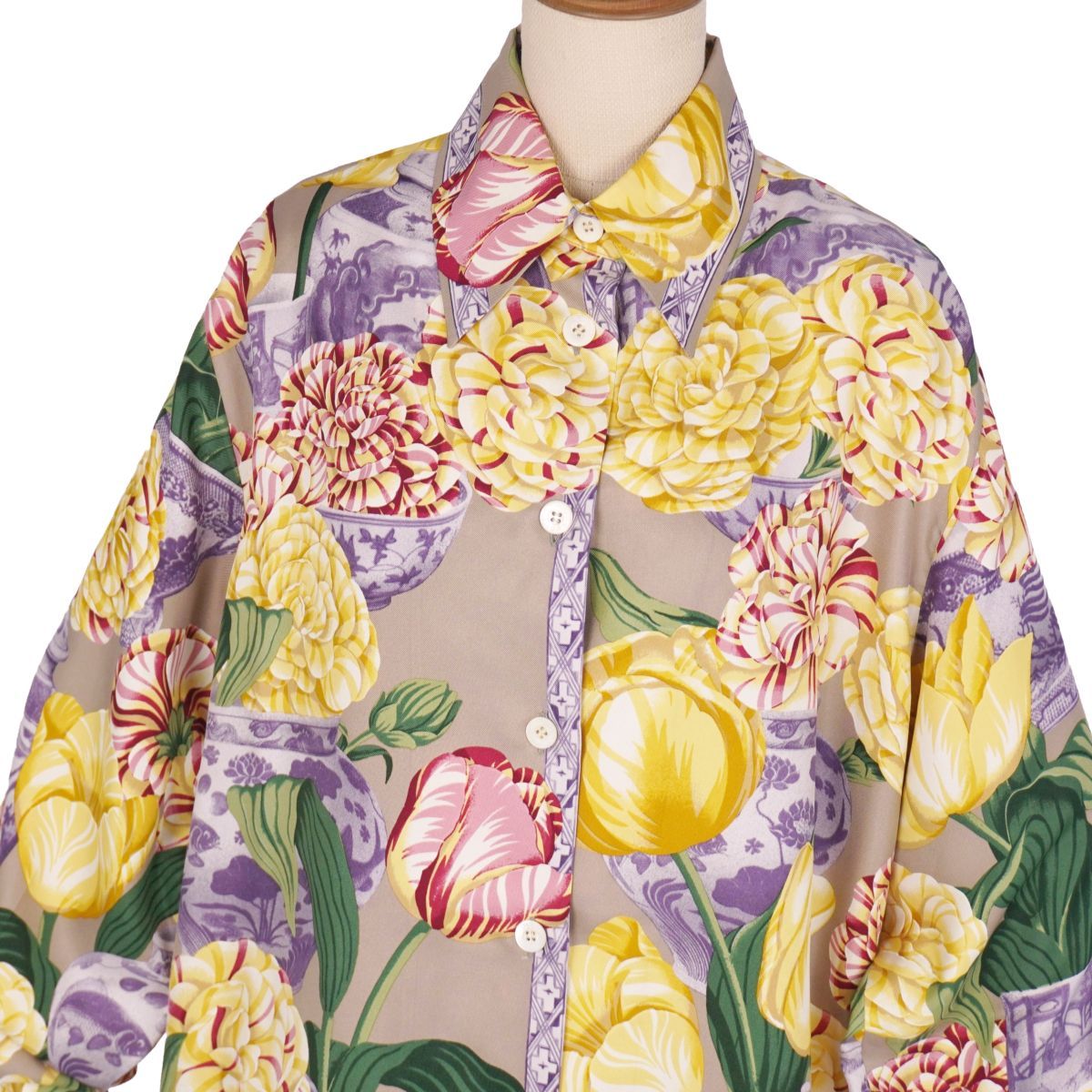 【90s】グッチ ショートパンツ フラワー 総柄 シルク100% トムフォード期 極美品 グッチ GUCCI シャツ トムフォード期 ブラウス 総柄 シルク