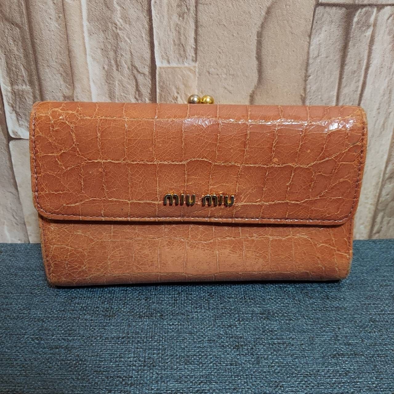 miu miu クロコ型押し がま口 長財布 ピンク 上品 人気 - メルカリ