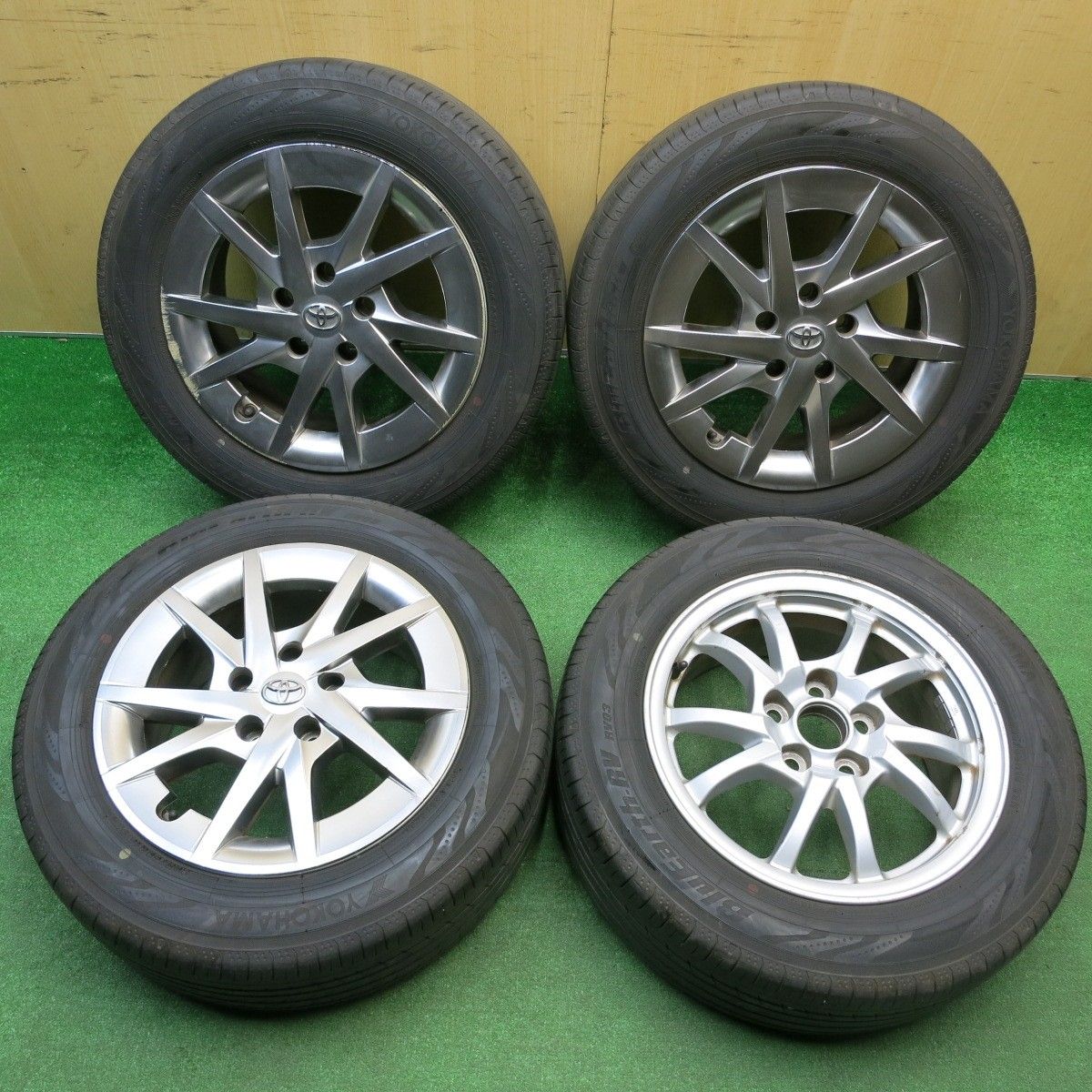 2021年 バリ山 トヨタ プリウスα 純正 205/60R16 スタッドレス 16 