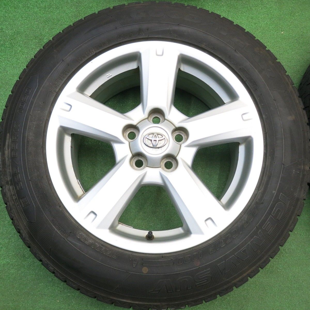 バリ溝！21年！キレイ！9.5分☆トヨタ 30系 RAV4 純正 225/65R17 