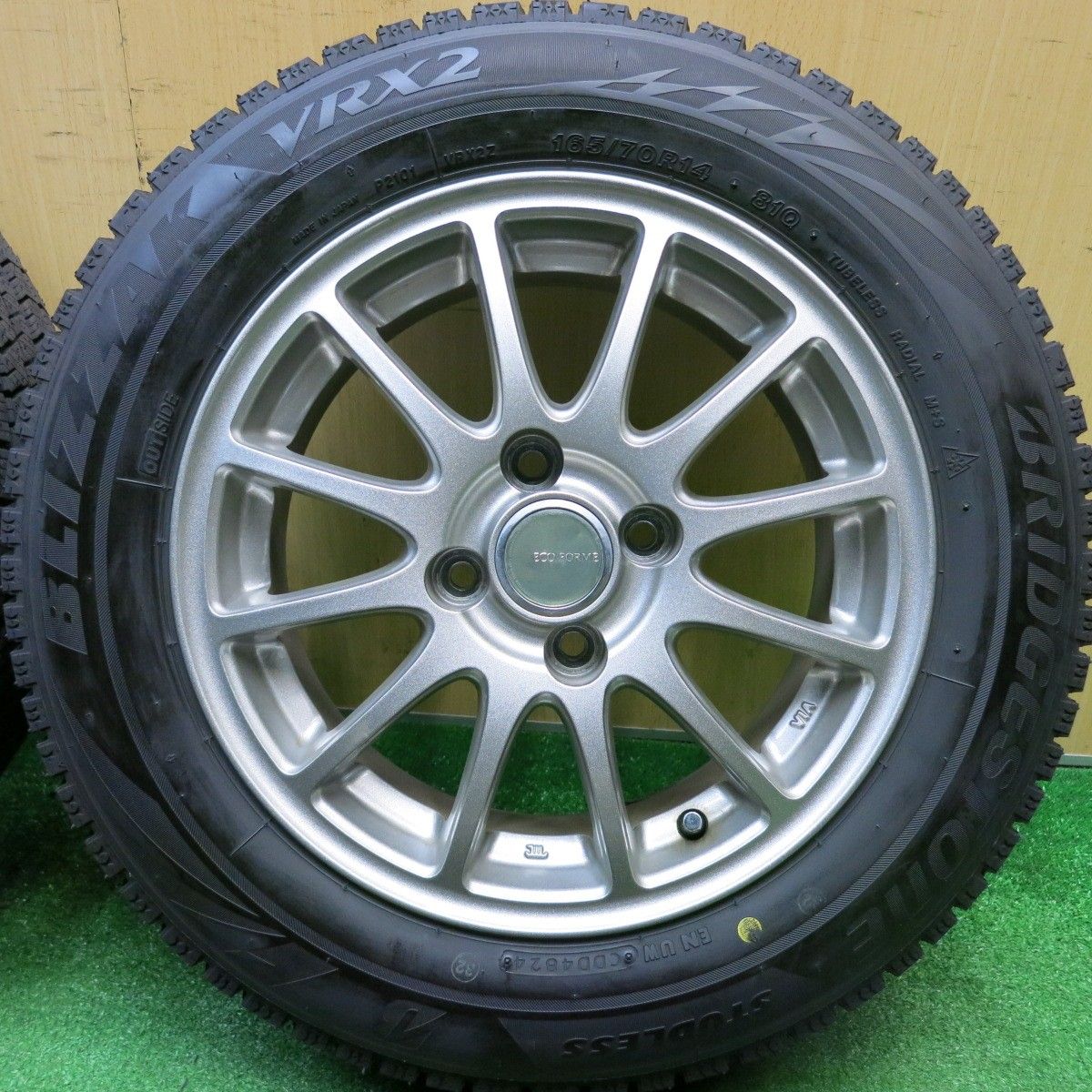 バリ溝！24年！キレイ！ほぼ10分☆スタッドレス 165&frasl;70R14