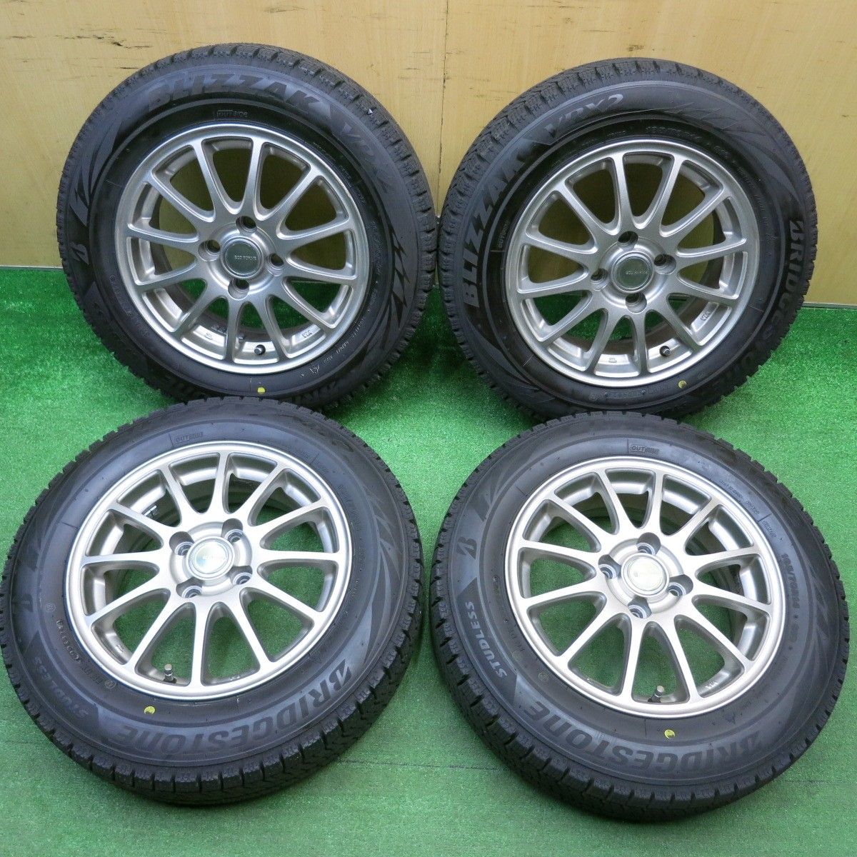 バリ溝！24年！キレイ！ほぼ10分☆スタッドレス 165/70R14 