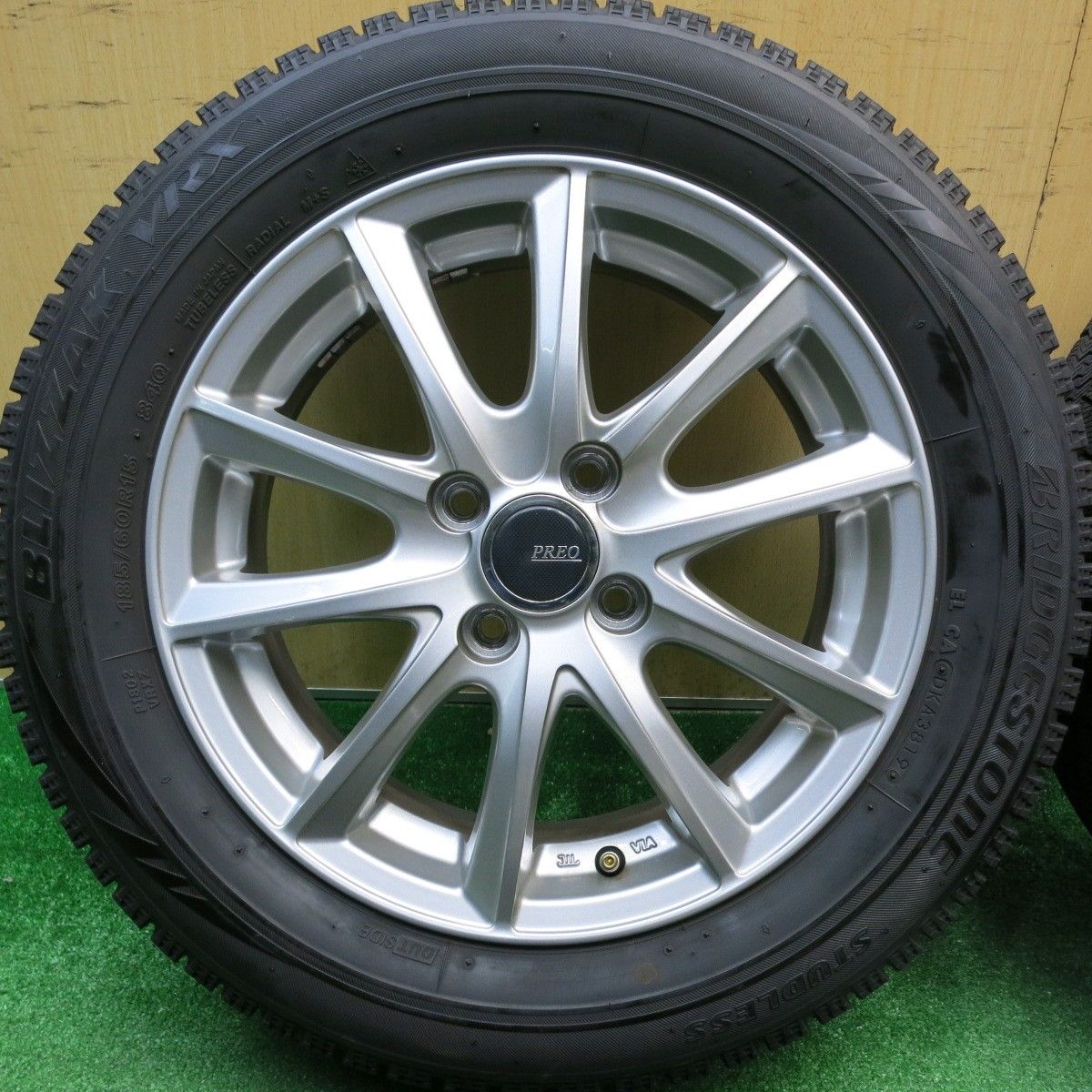 バリ溝！8.5分☆スタッドレス 185/60R15 ブリヂストン ブリザック VRX