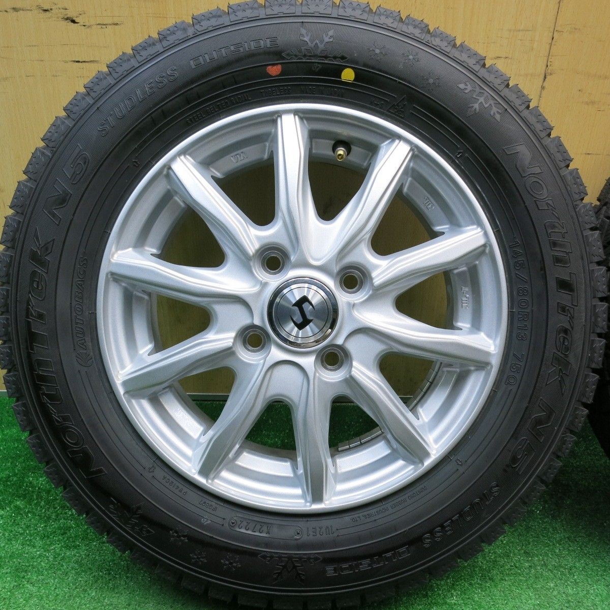 ほぼ未使用！22年！キレイ☆スタッドレス 145/80R13 オートバックス 