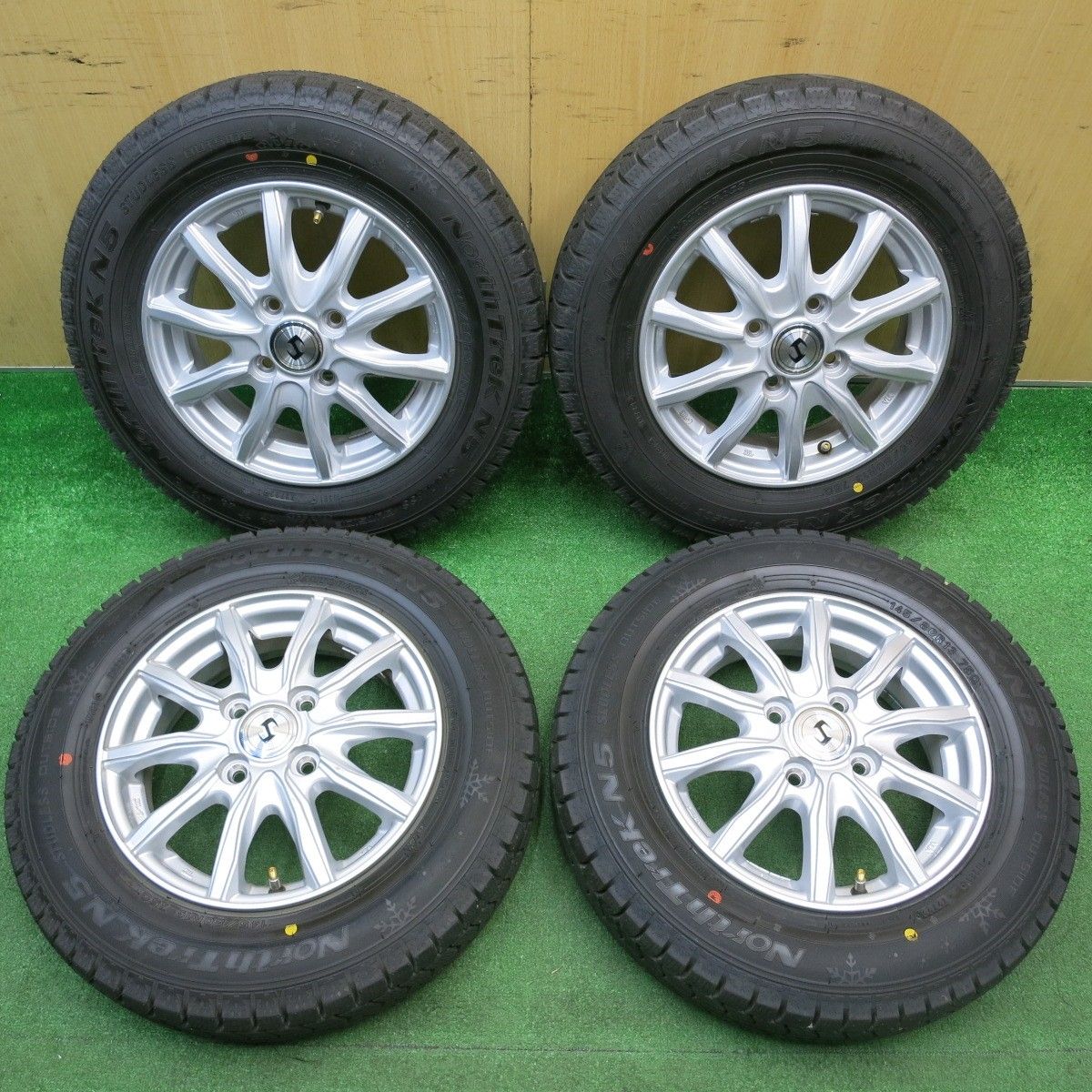 ほぼ未使用！22年！キレイ☆スタッドレス 145/80R13 オートバックス 