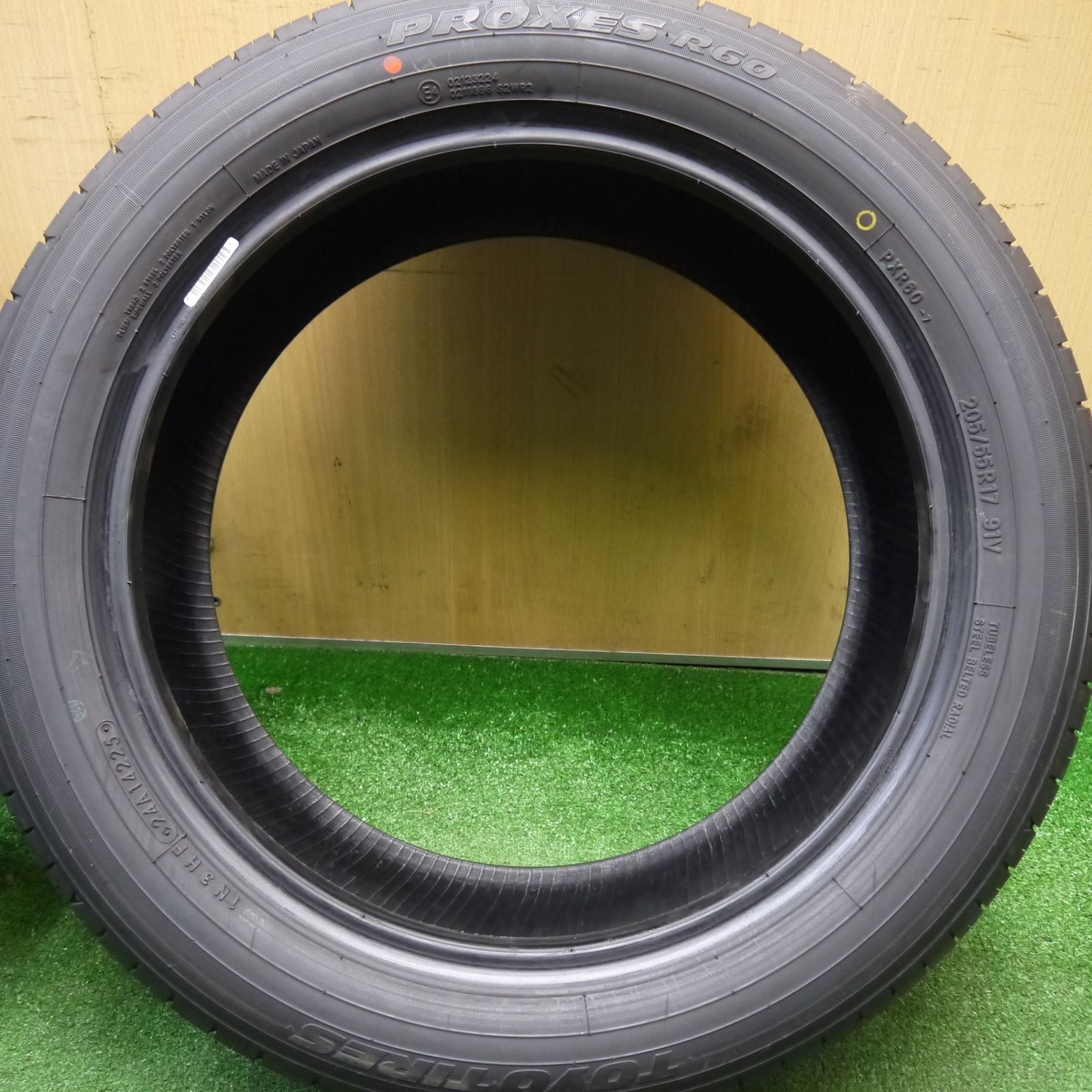 送料込み205/55r17 トーヨープロクセスR60新車外し25年製造2本 新車外し！205/55R17 トーヨー プロクセス R60 タイヤ 17インチ