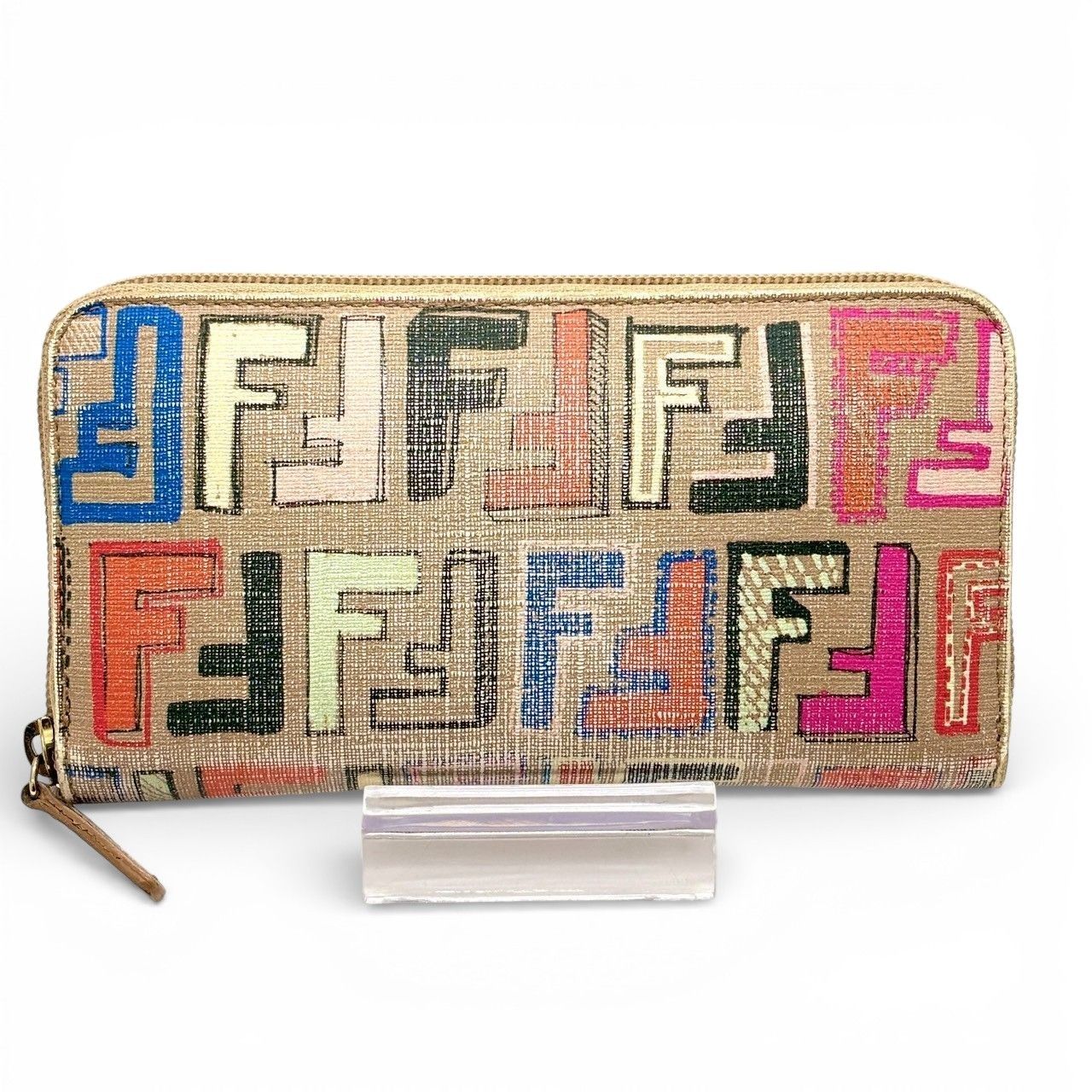 色で遊ぶ大人ズッカ】 FENDI フェンディ ラウンドファスナー マルチ