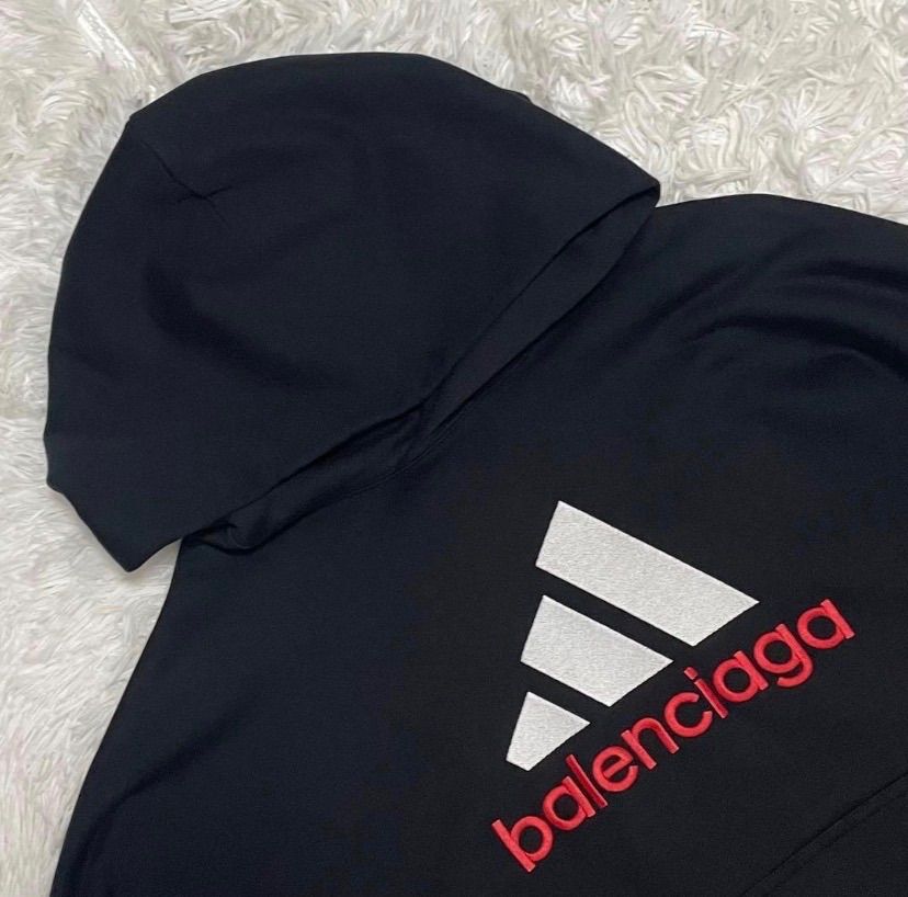 バレンシアガ × アディダス コラボ 刺繍ロゴ パーカー オーバーサイズ