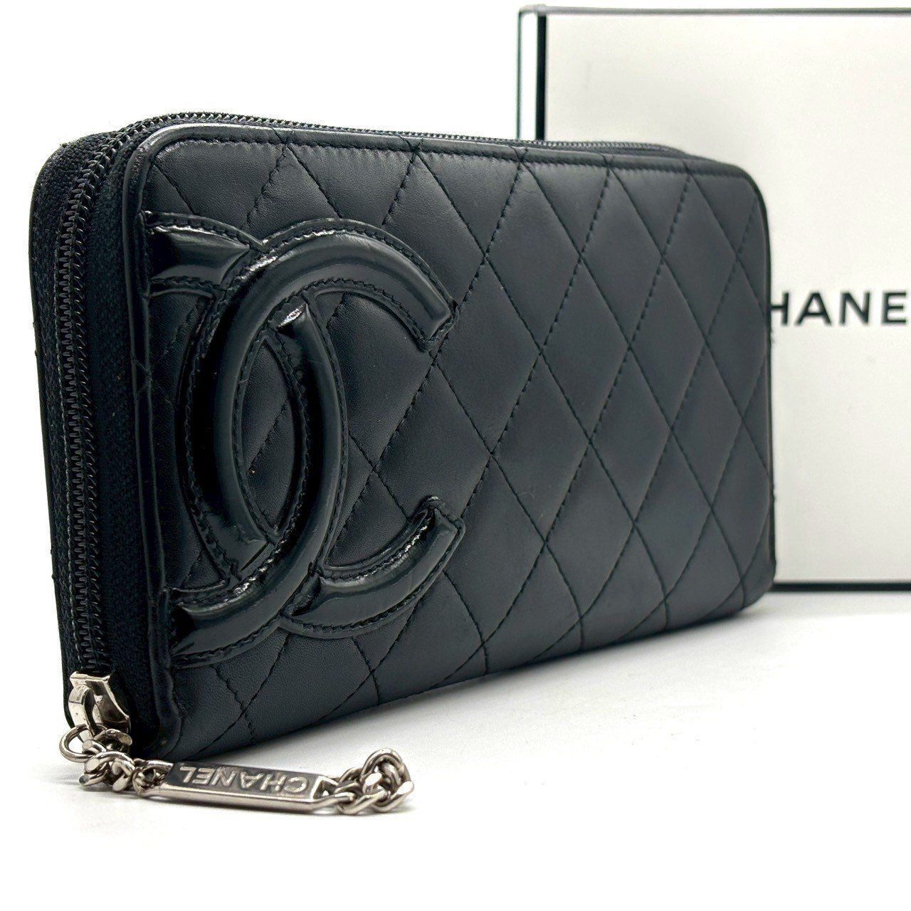 黒に潜む大人ピンク✨ CHANEL シャネル ラウンドファスナー 長財布