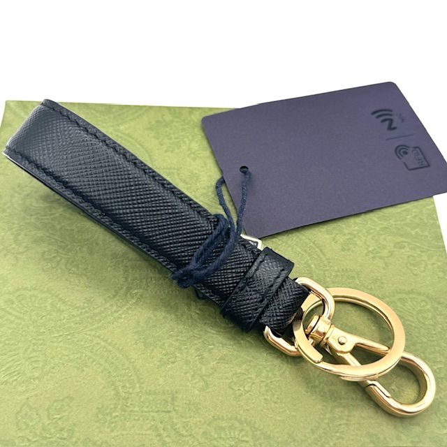 【美品】プラダ キーリング キーホルダー 三角ロゴ サフィアーノレザー ブラック PRADA サフィアーノ 三角プレート キーリング キーホルダー 128631