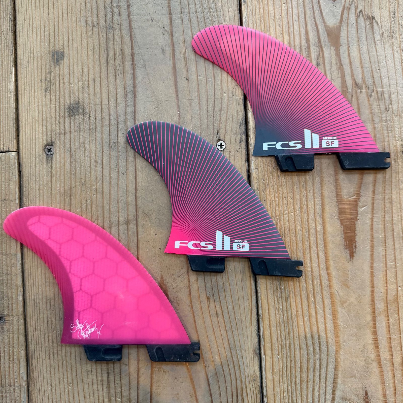 中古品 FCS2 フィン SF SALLY FITZGIBBONS トライフィン Mサイズ