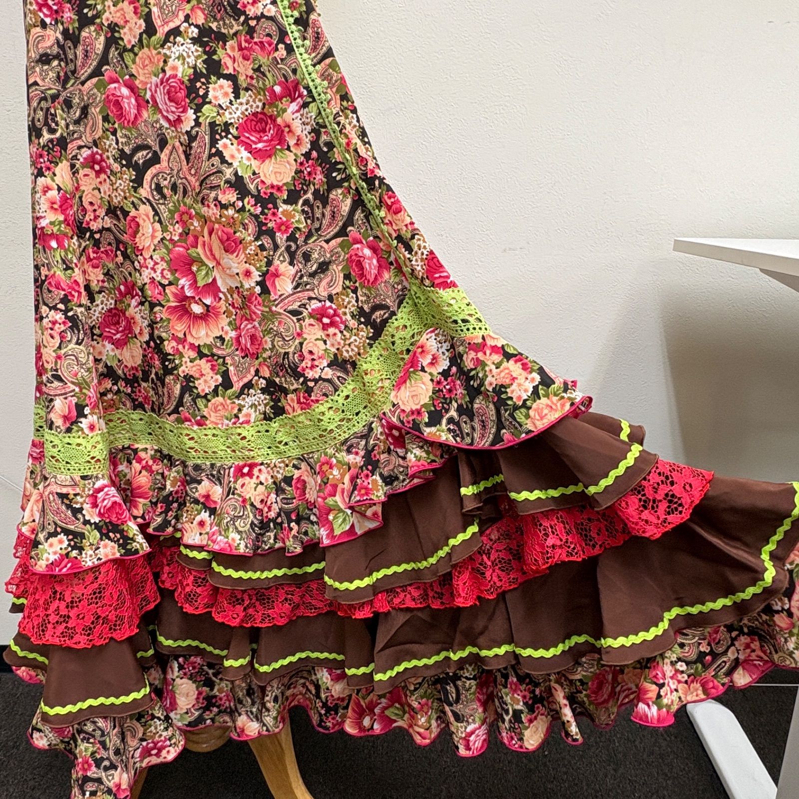 ソニアジョーンズ】フラメンコ衣装 スカート ファルダ 赤 黒 ピンク 花