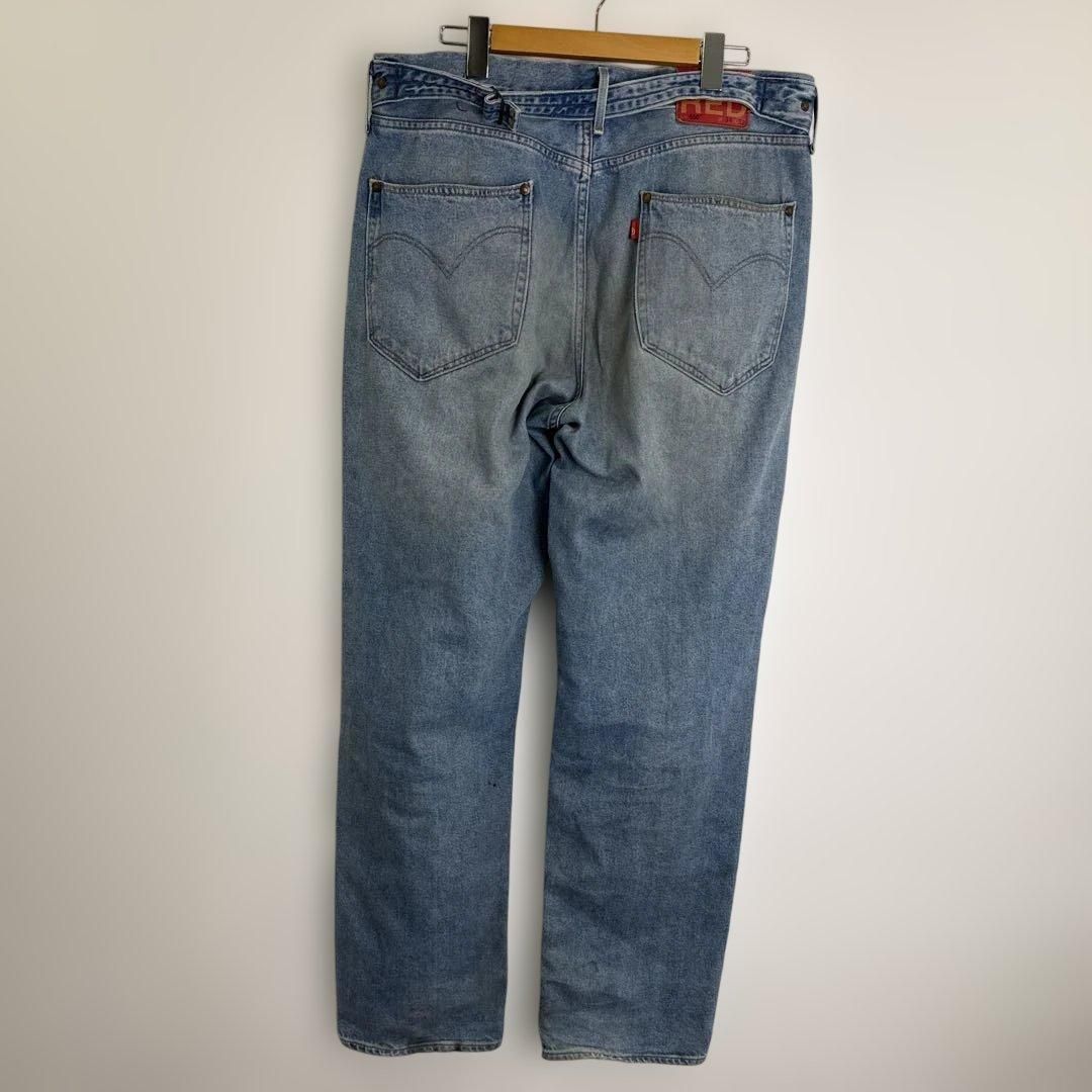 R00330 LEVI