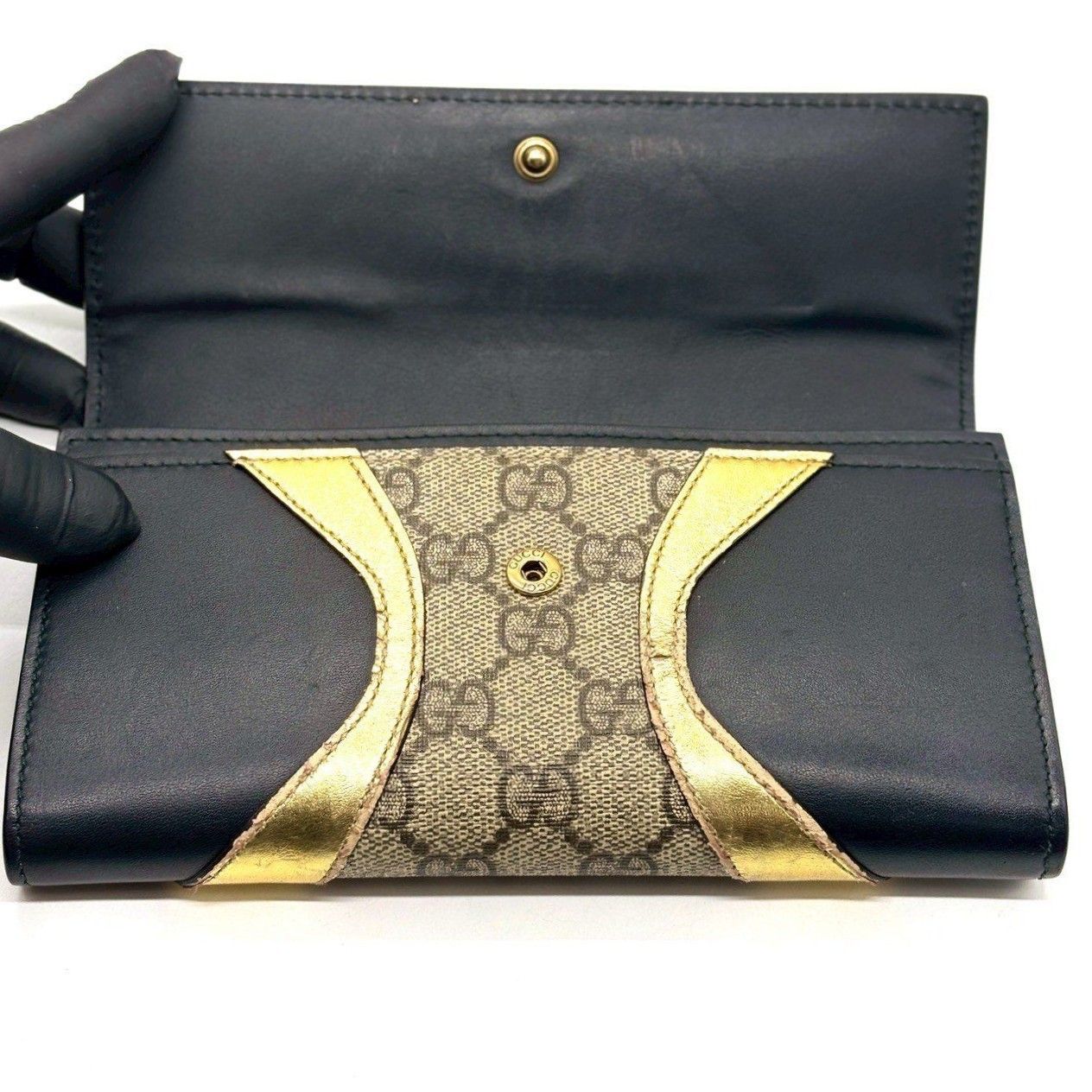 大人の品格を添える✨ GUCCI グッチ 長財布 GGスプリーム フラップ PVC