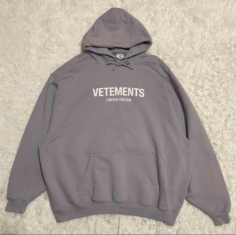 【美品希少サイズ】ヴェトモン☆センターロゴ入りパーカー 左腕ロゴ刺繍 定番黒 ヴェトモン センターロゴ 希少カラー パーカー オーバーサイズ