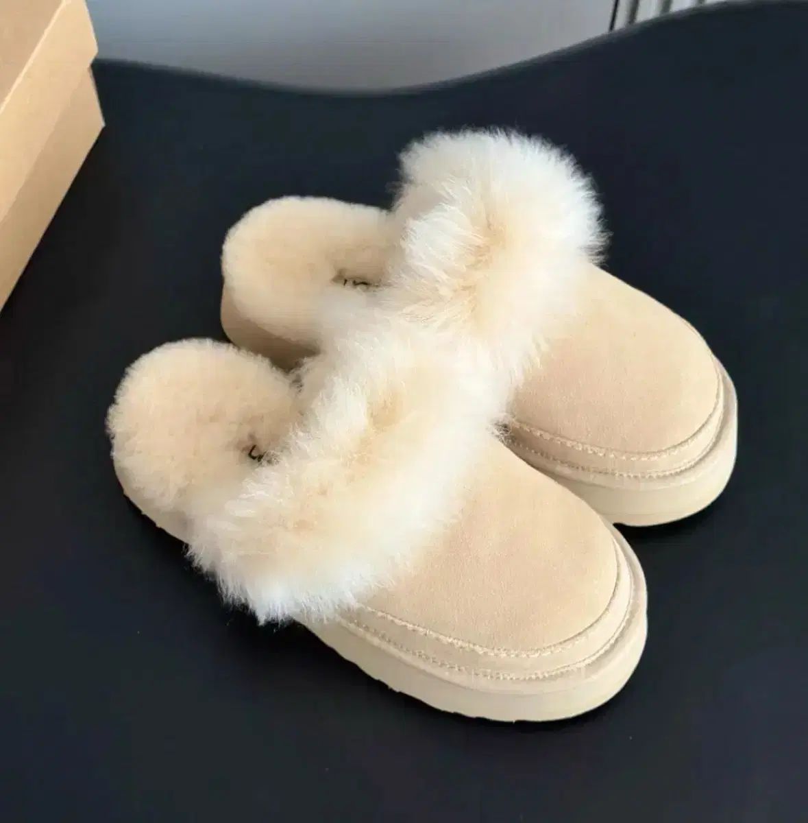 定価30万 UGG アグ スリッパ 2025 新作 サンド 240(38) 新品 - メルカリ