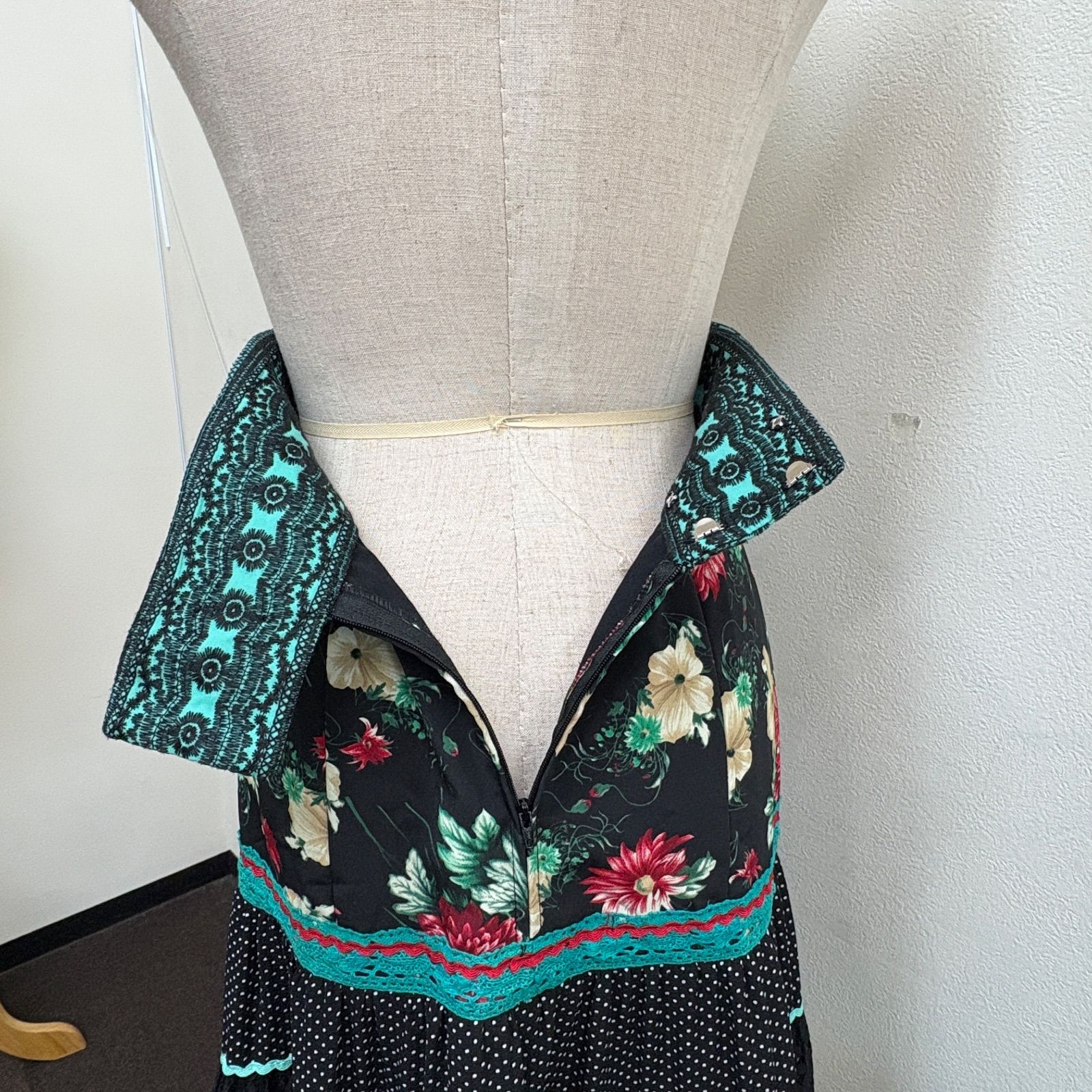 ソニアジョーンズ】フラメンコ衣装 スカート ファルダ 黒 緑 ドット 花