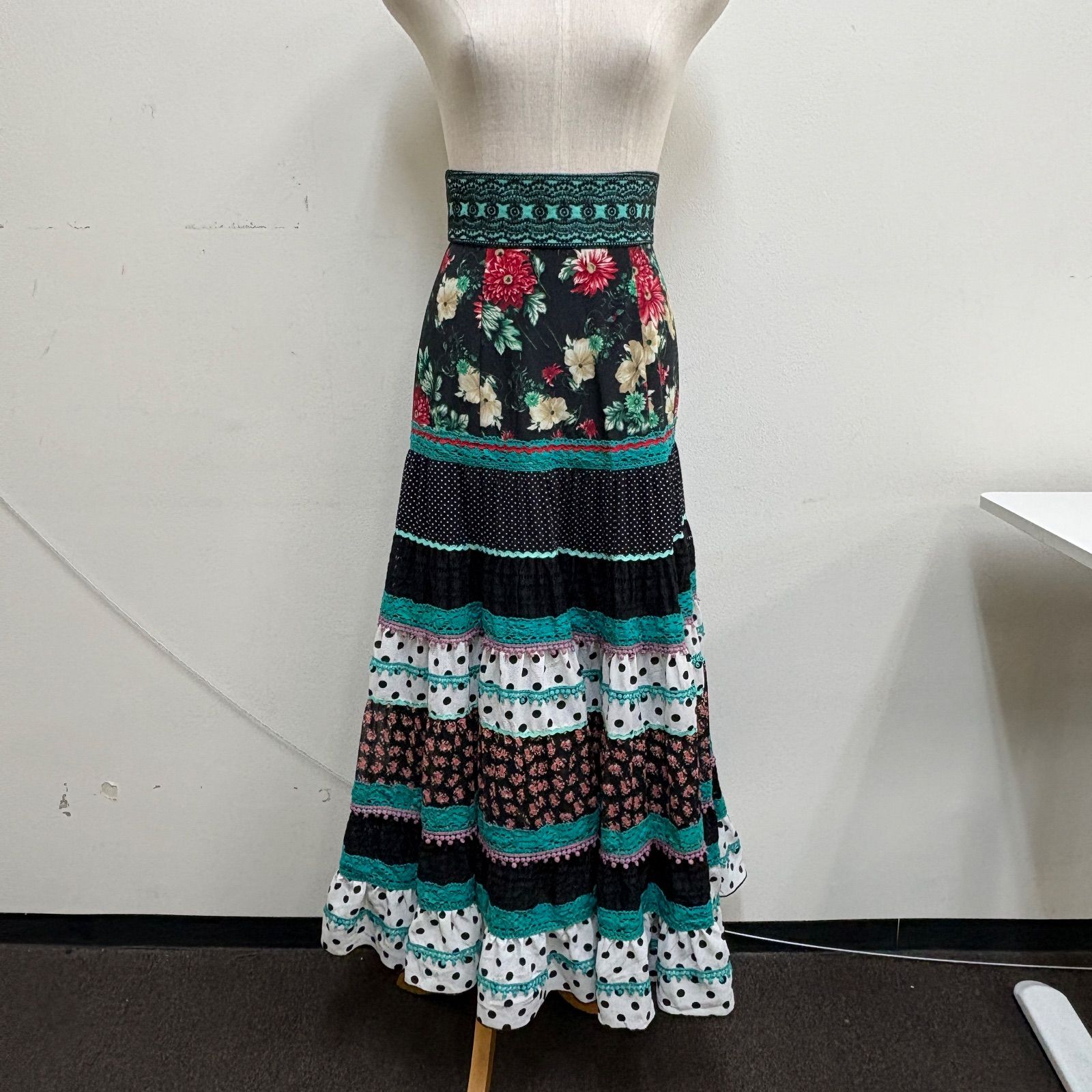 ソニアジョーンズ フラメンコ スカート 緑色 水玉模様 ソニアジョーンズ フラメンコ スカート 緑色 水玉模様 ソニア