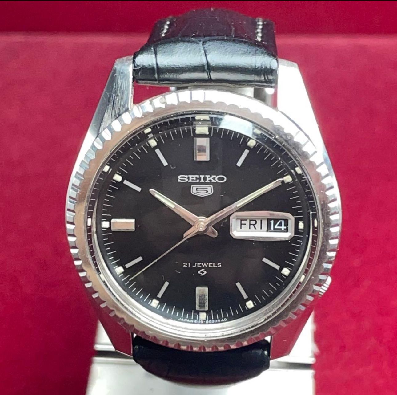 SEIKO5 セイコー フルーテッドベゼル　【稼働品】 OH済 希少黒文字盤 未使用 SEIKO 5 風防新品交換済 自動巻