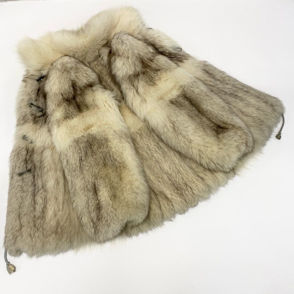 新品未使用✩今年の新作✩ブルーフォックス✩ボリュームファー✩マント✩ケープ 1l27 ブルーフォックス 極厚 コート サイズF ホワイト 本毛皮 FOX FUR