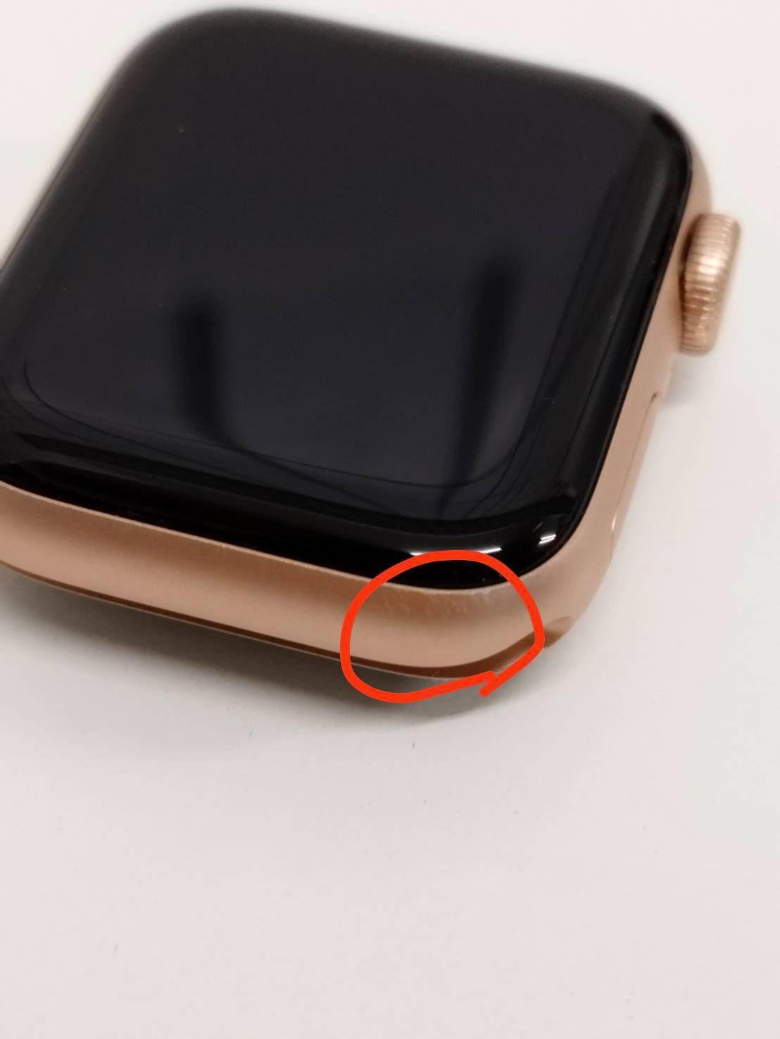 Apple Watch SE 第1世代/GPS/40mm/A2351/ゴールド〈MYDN2J/A〉 (2