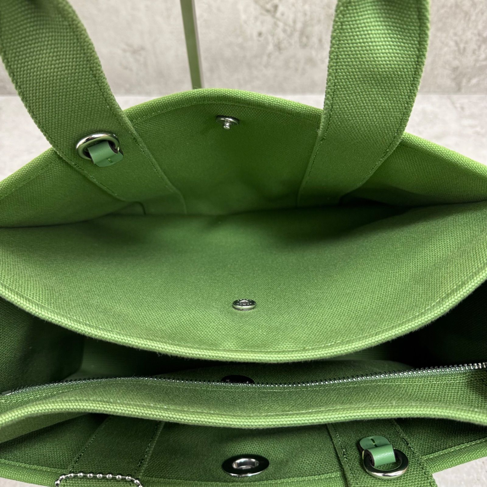 ドラマ coach 緑 バッグ 中古・古着通販 COACH コーチ COACH