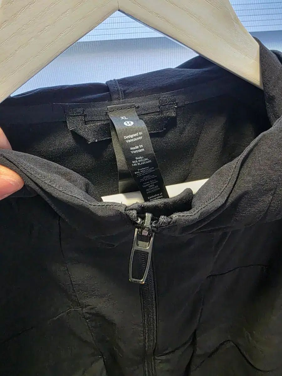 ルルレモン ブラック ウィンドブレーカー 機能性 XL