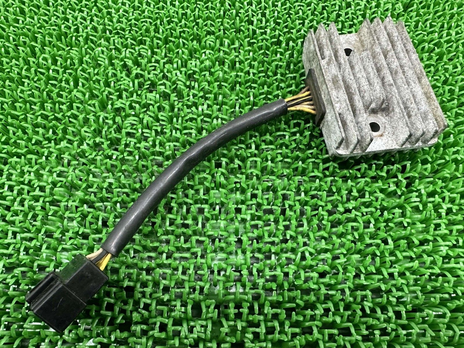 ゼファー400 ゼファーカイ レギュレター カワサキ 純正 ZR400C 6ピン 