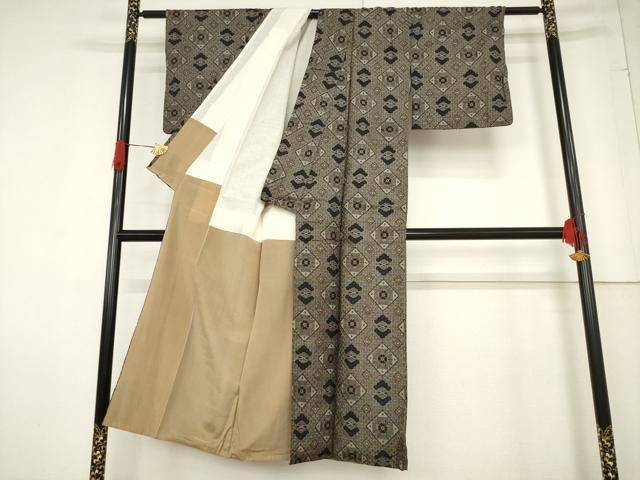 平和屋着物○本場大島紬 龍郷絣 花菱文 松 正絹 逸品 AABF0959ck