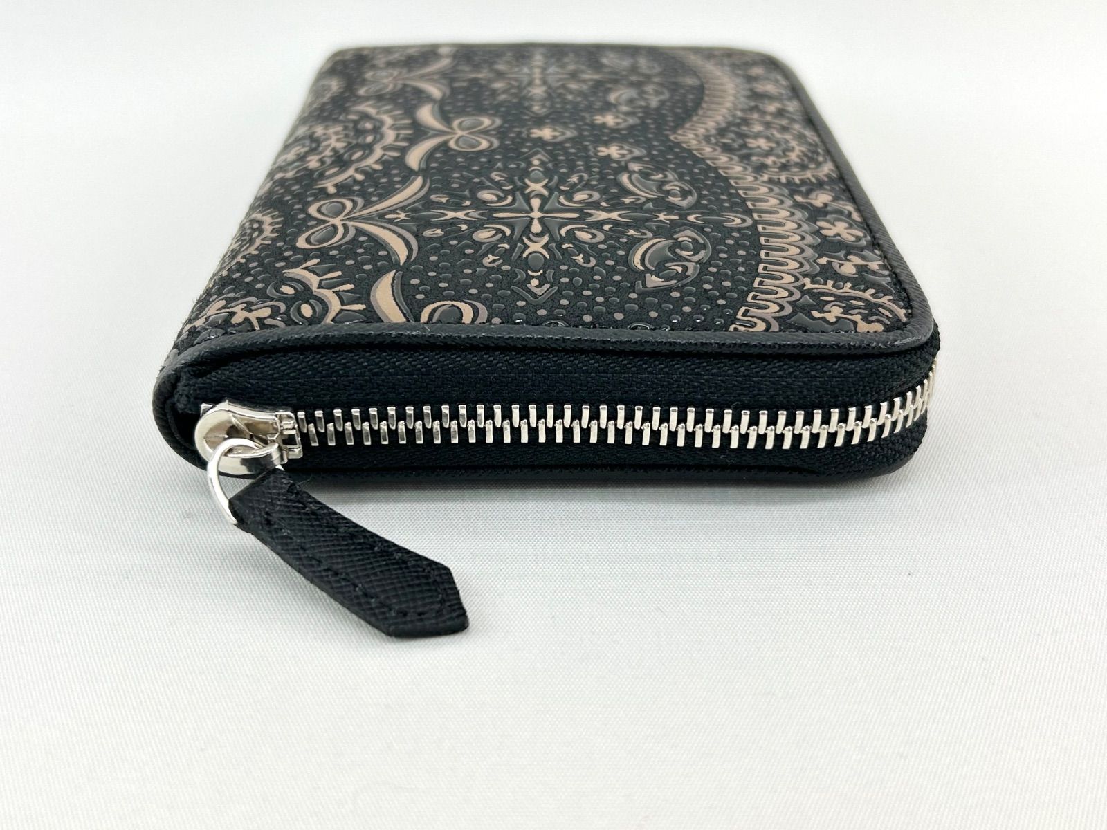 美品】印伝屋 2つ折り財布 プライデン リボン ラウンドファスナー 鹿革