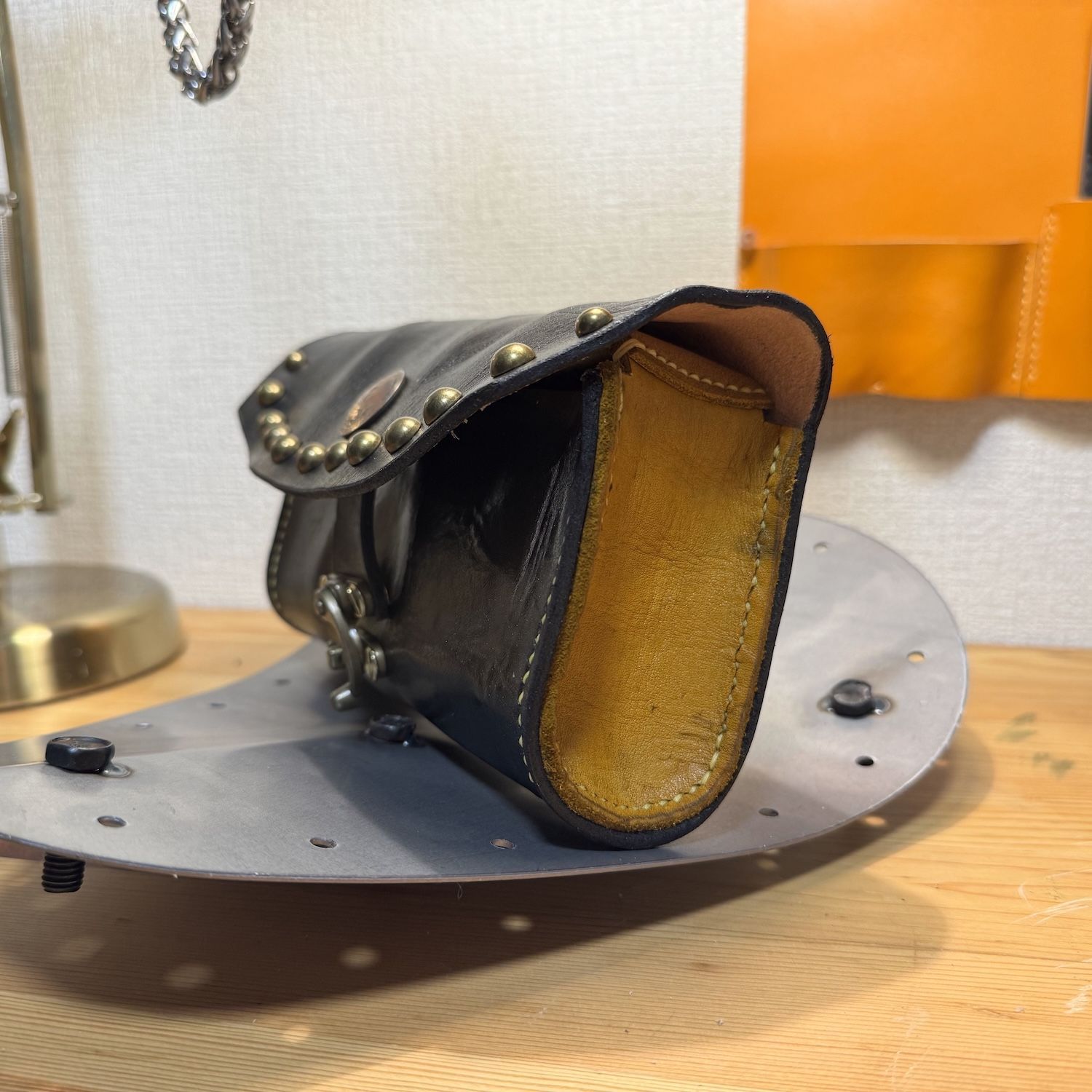 牛本革ヴィンテージ加工ツールバッグS スタッズ 漆黒ブラック 