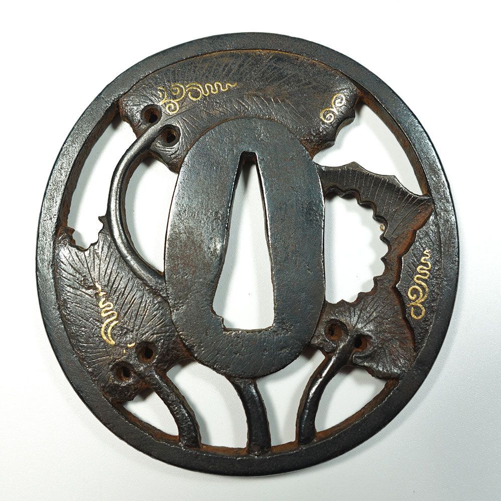 ☆在銘 長州住正定 鉄地竪丸形葉透鐔 毛彫 金象嵌 鋤下彫 角耳小肉 両