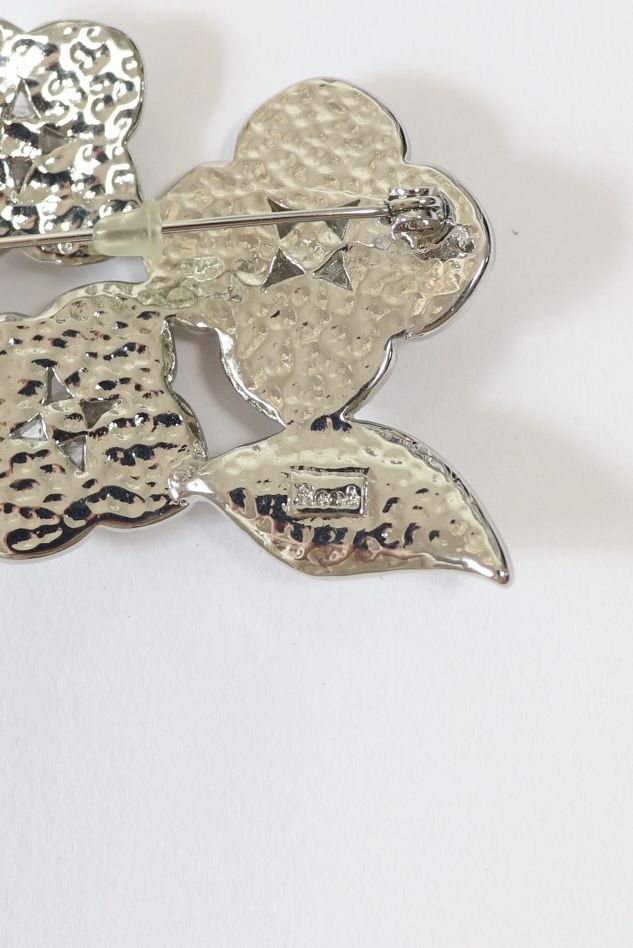 Rene 白蝶貝シェルフラワーブローチ ルネ - メルカリ