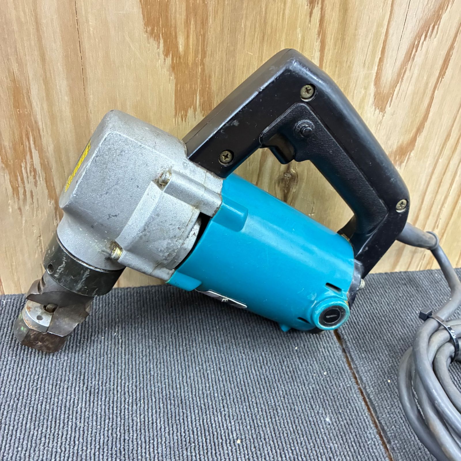現状品 マキタ ニブラ JN3200 100V 1300/min 動作品 切断機
