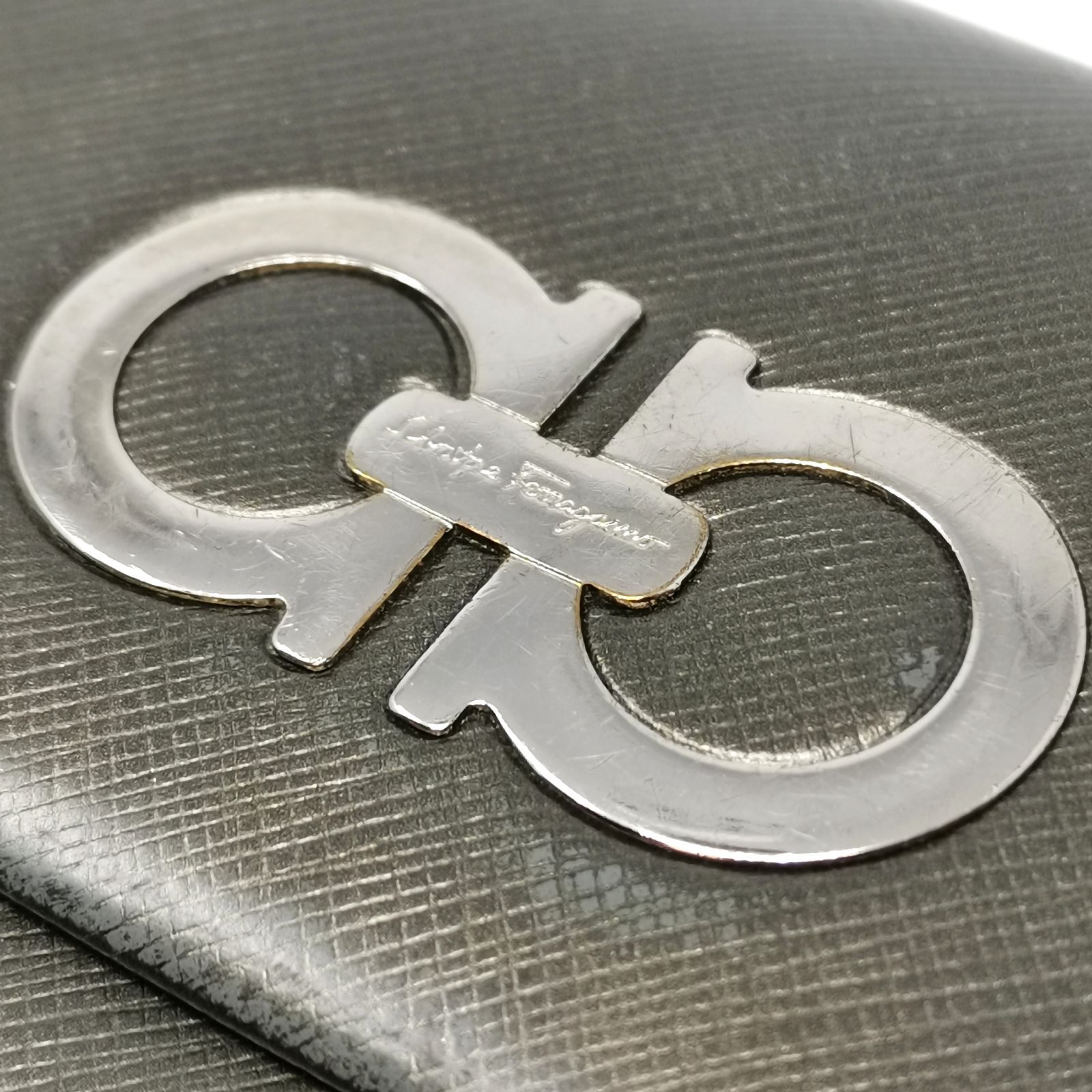 Salvatore Ferragamo フェラガモ ガンチーニ 財布 長財布 シルバー