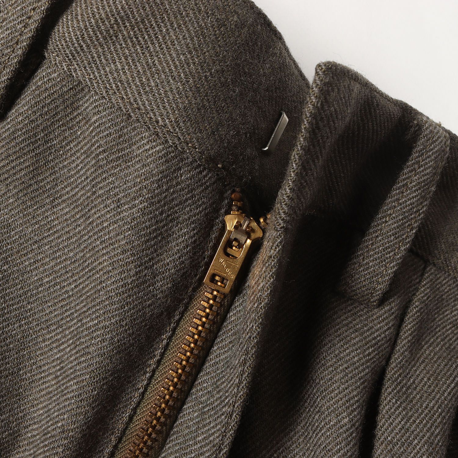 美品】PHIGVEL フィグベル パンツ カーキ系 サイズ:2 | ウールサージ 1