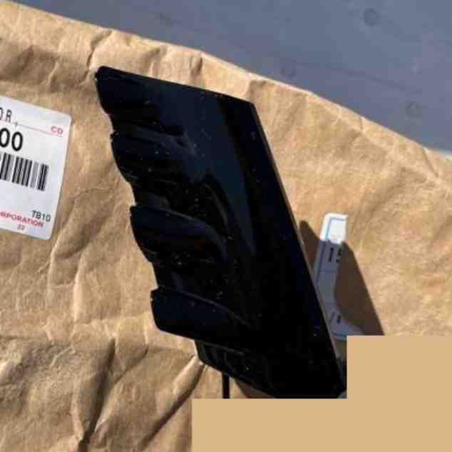 28 トヨタ カローラツーリング ロアグリル 純正 ラジエーターグリル 28 トヨタ カローラツーリング ロアグリル 純正 ラジエーターグリル 28