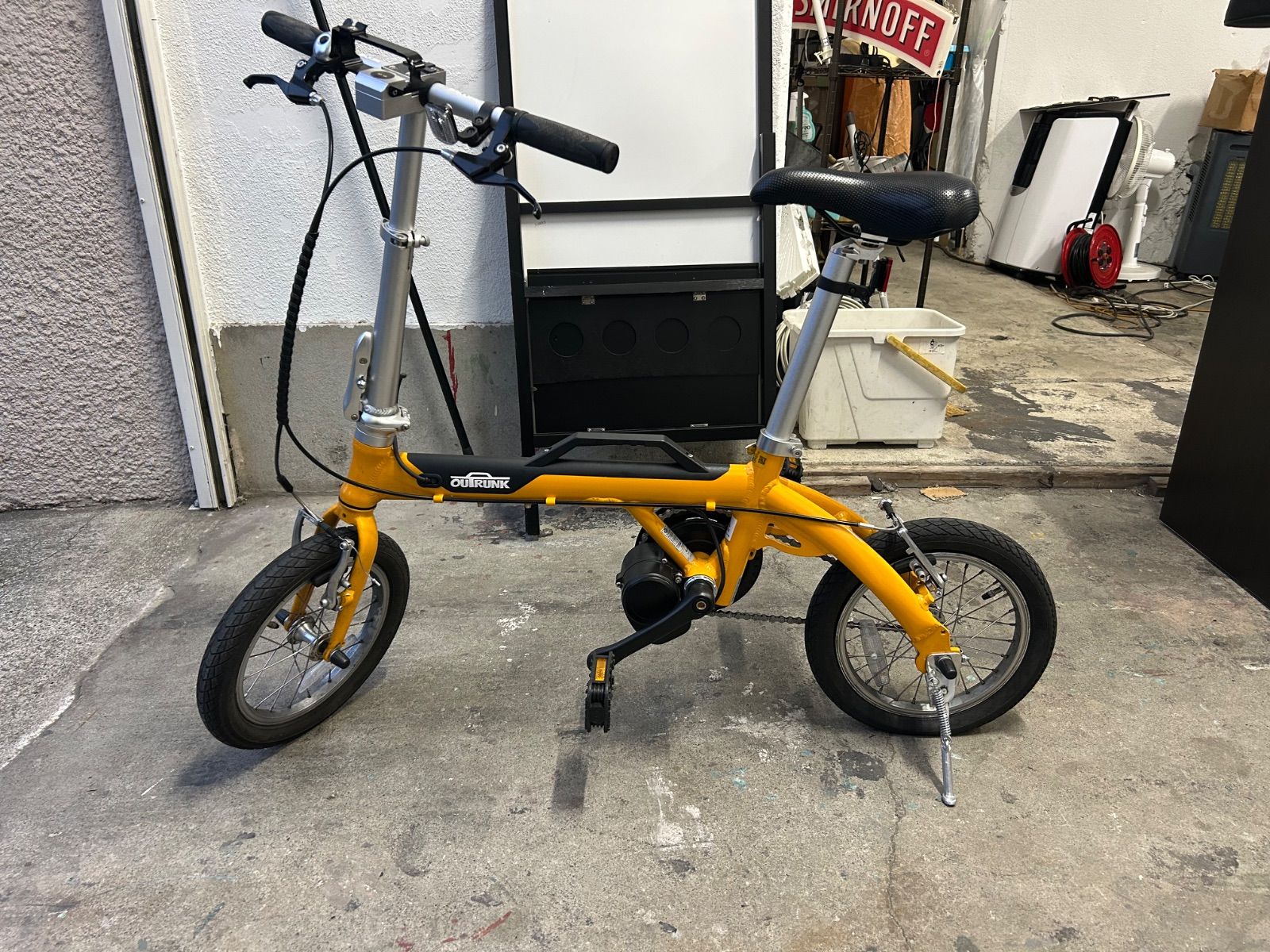 美品】outrunk 折り畳み電動アシスト自転車 イエロー - メルカリ
