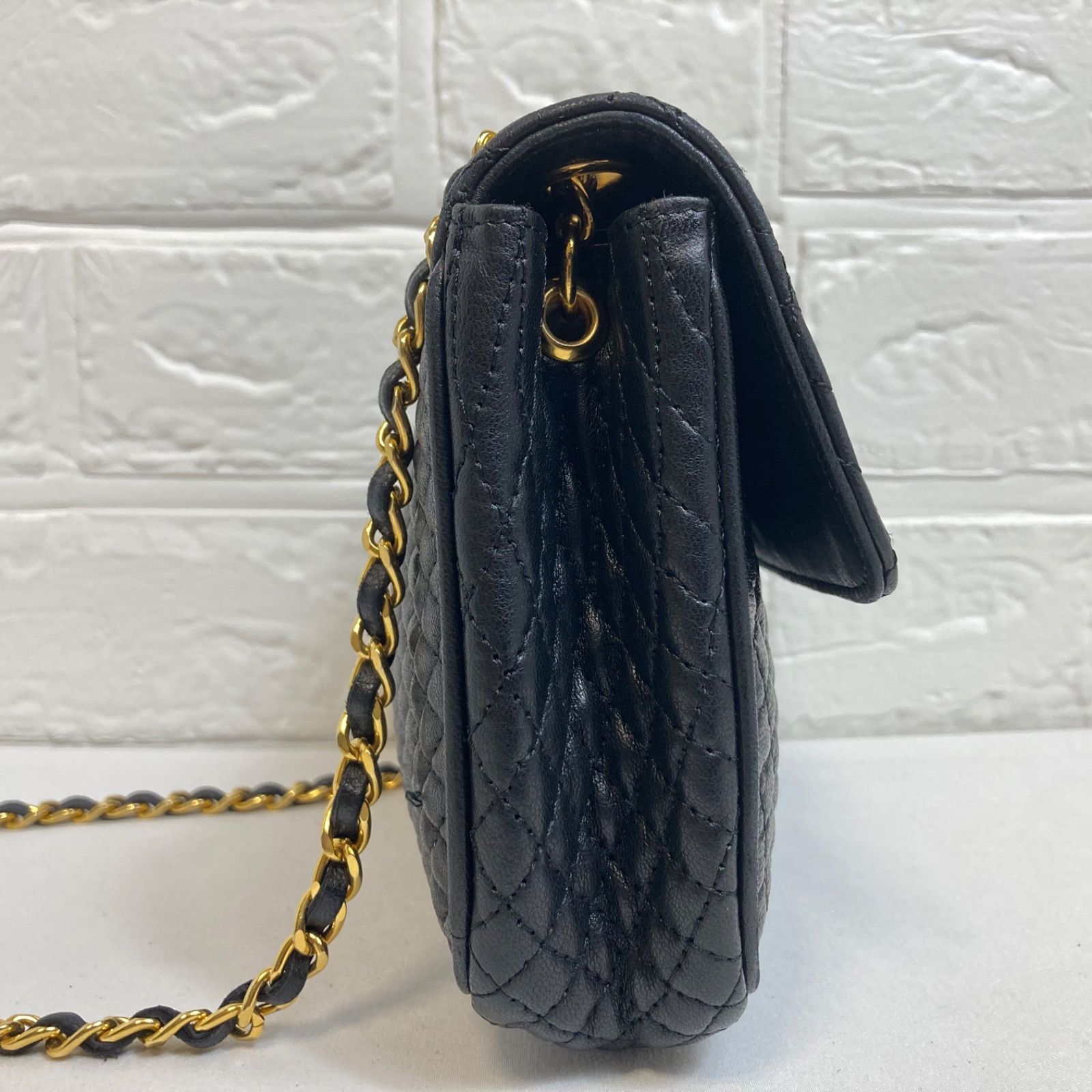 【美品】バリー　チェーンショルダーバッグ　ロゴ金具　キルティング　黒　斜め掛け 美品】BALLY バリー ショルダーバッグ 斜め掛けバッグ クロスボディ