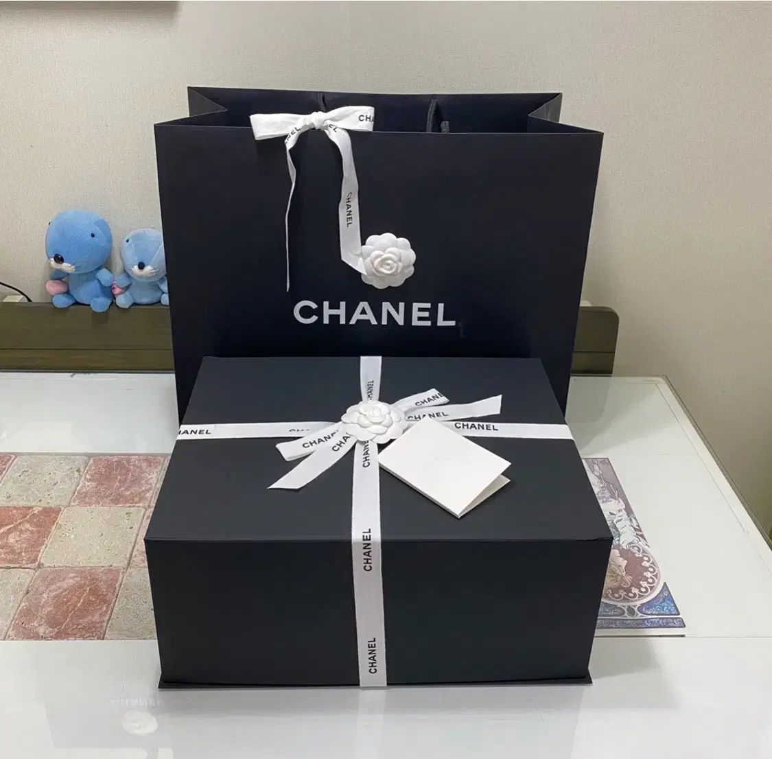 シャネル マグネットボックス(41x30x17.5)+リボン+カメリア+インボイス