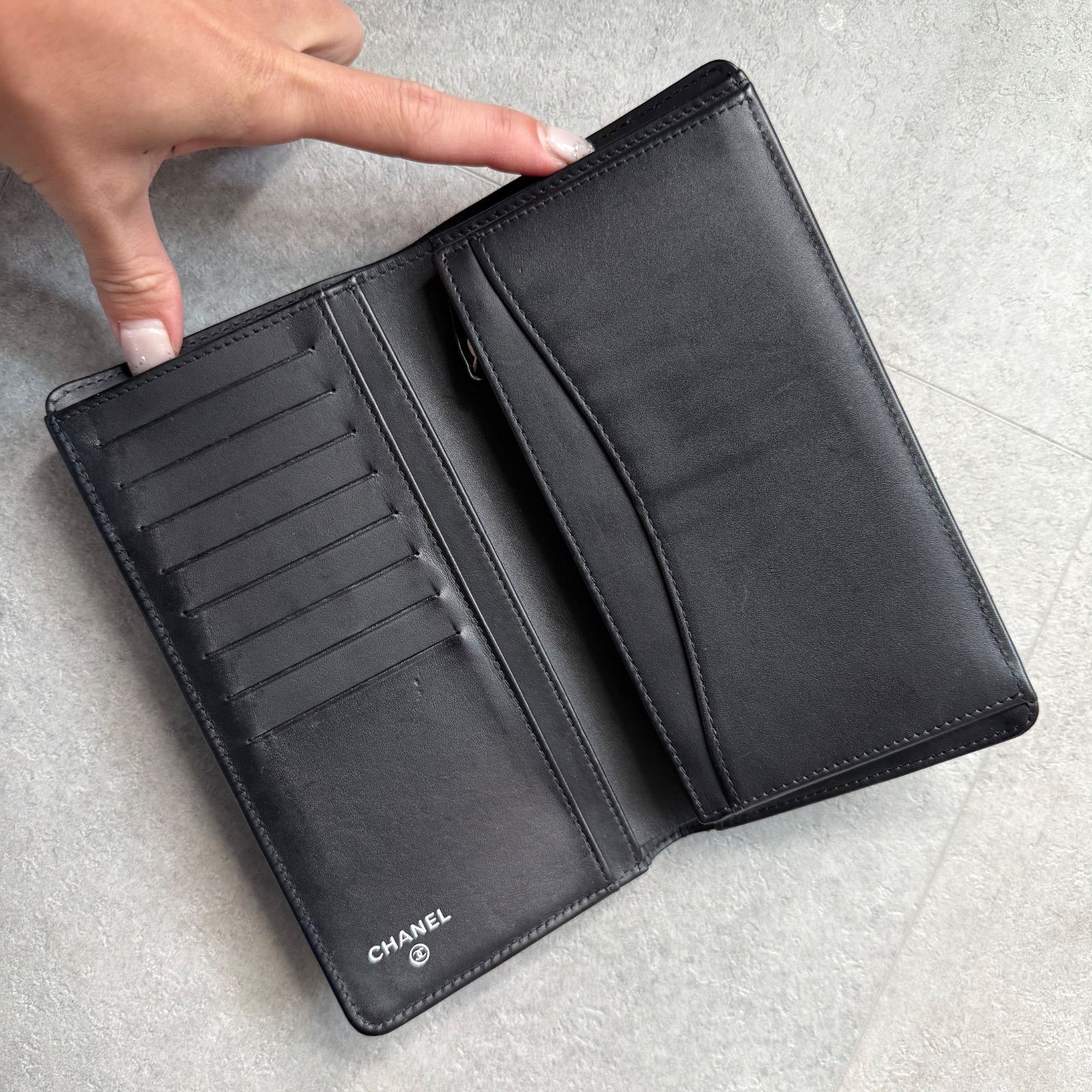 良品　CHANEL シャネル　ココマーク　パテントレザー　二つ折り長財布 美品 CHANEL シャネル マトラッセ ココマーク 二つ折り長財布 パテント