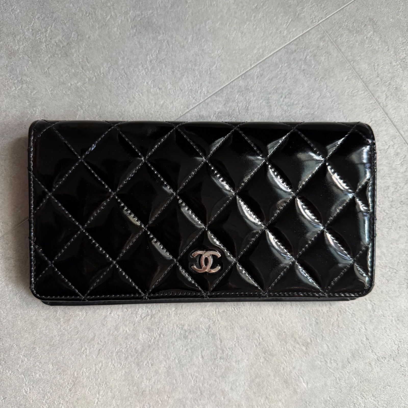 美品 CHANEL シャネル マトラッセ ココマーク 二つ折り長財布 パテント