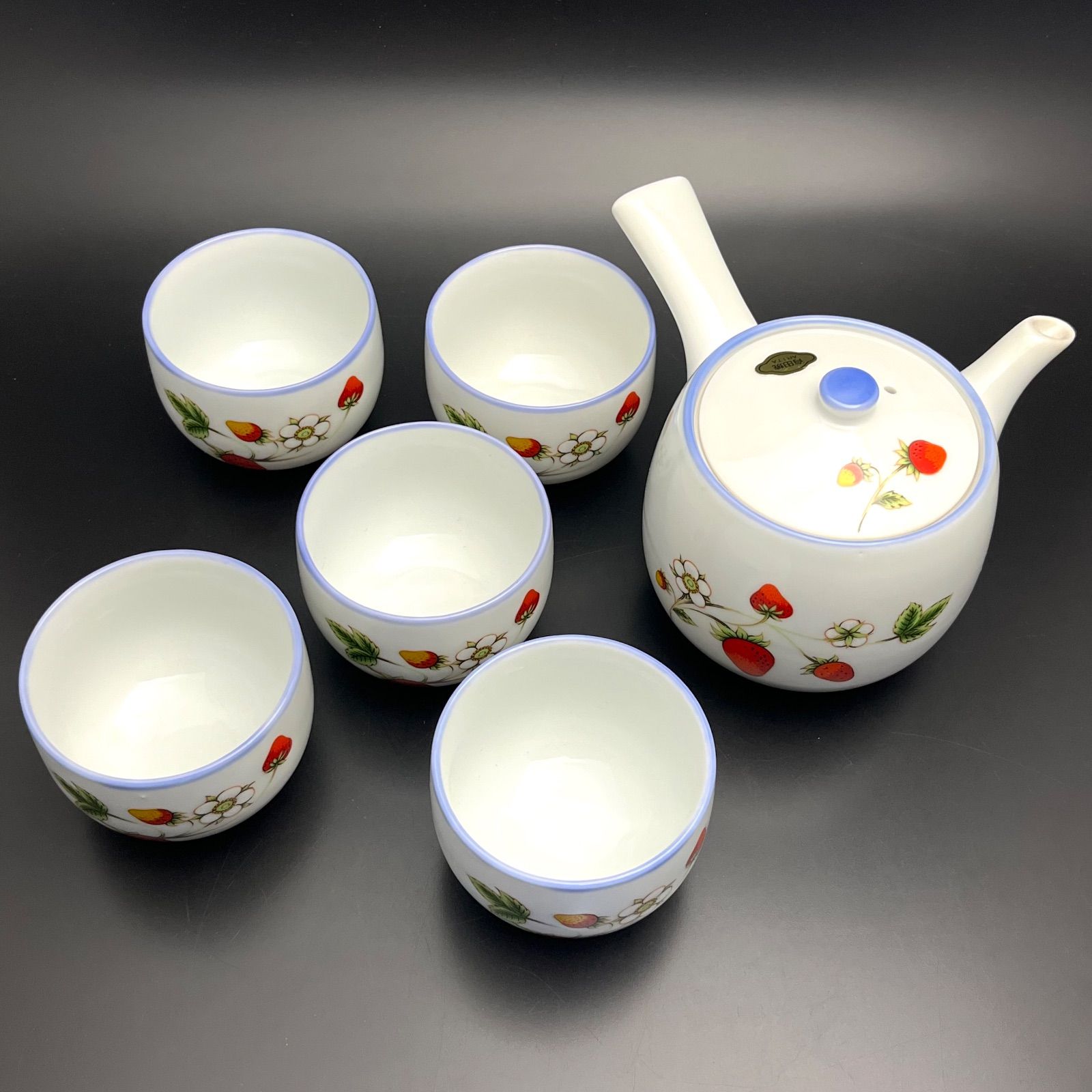 ◼︎新品未使用◼︎【有田焼 菊水窯】急須 湯呑5客 いちご柄 - メルカリ