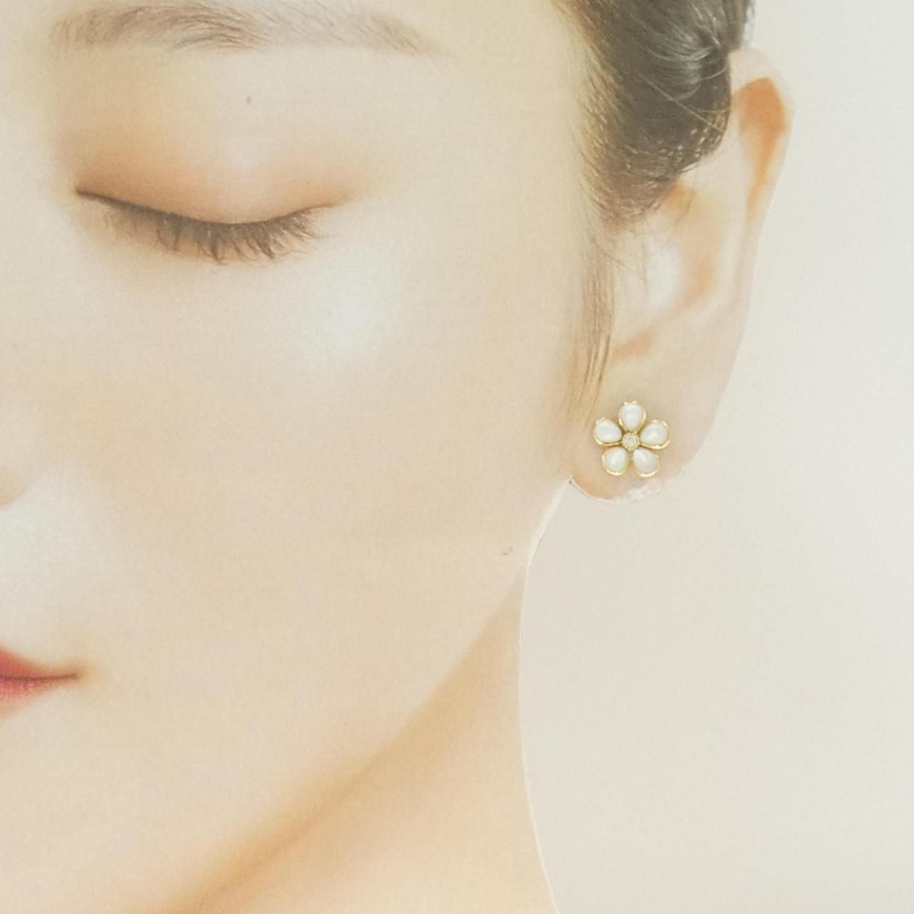 ポンテヴェキオ フラワー マザーオブパール ピアス - メルカリ