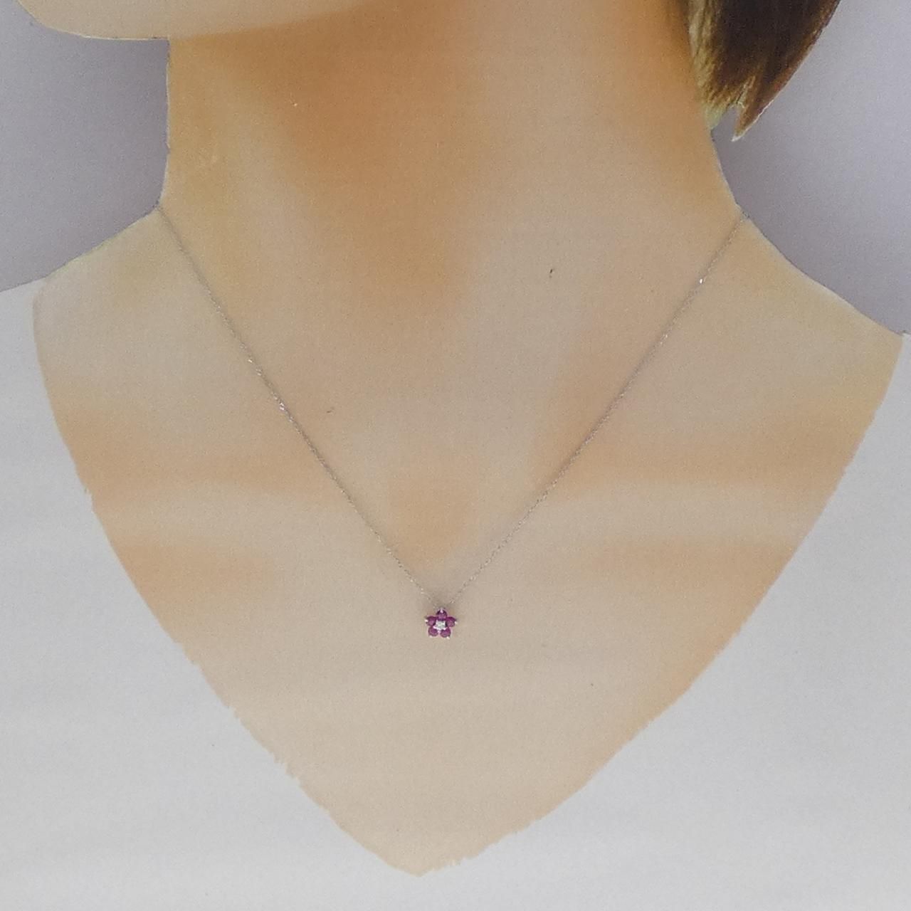 K18WG フラワー ルビー ネックレス 0.25CT - メルカリ
