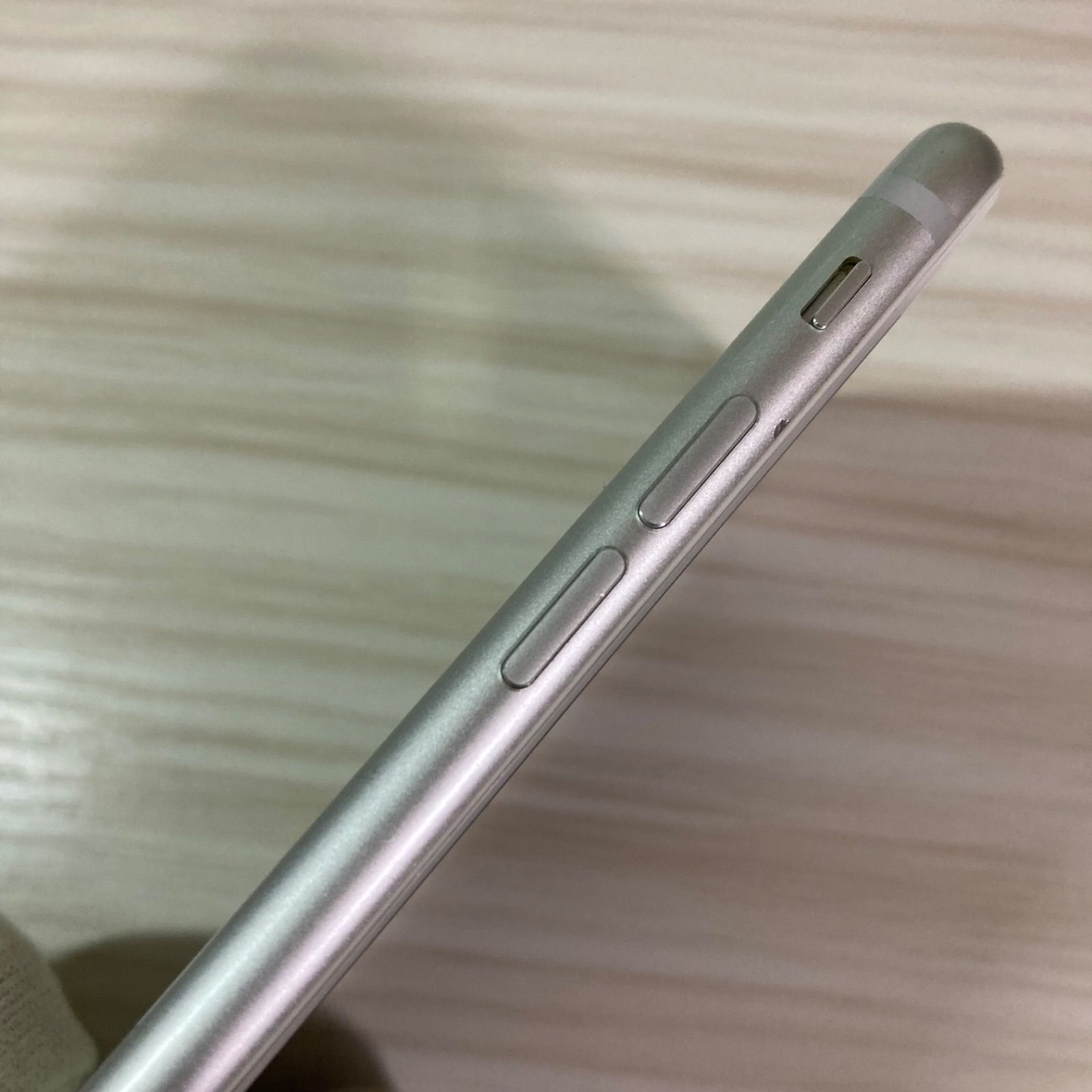 iPhone7 32GB Silver バッテリー98% SIMフリー 【公式通販】