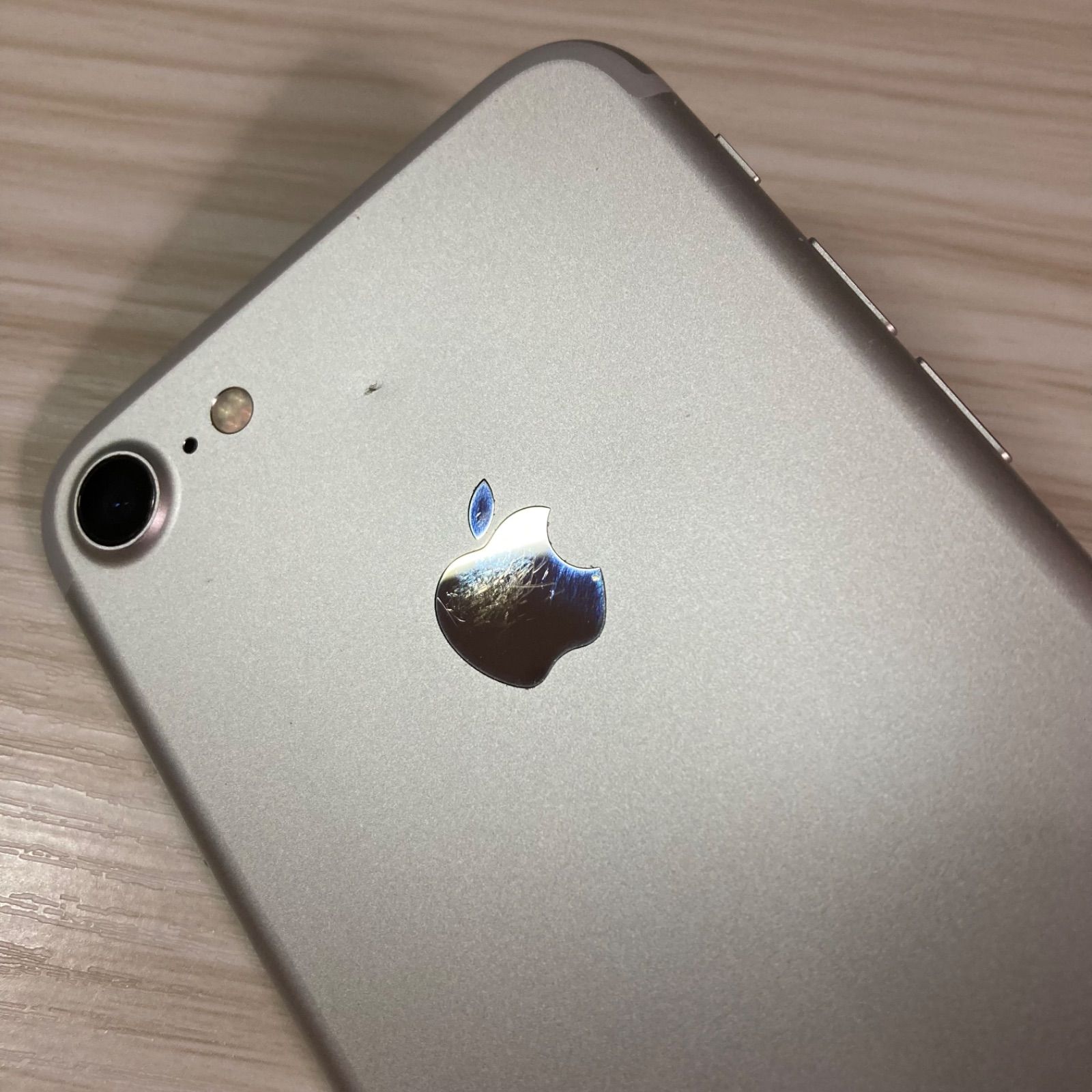 iPhone7 32GB Silver バッテリー98% SIMフリー - メルカリ