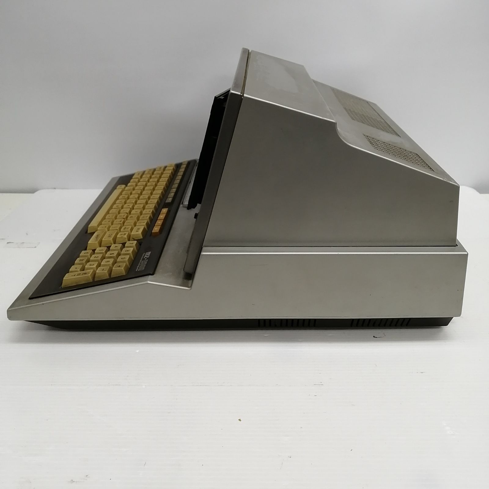 SHARP MZ-2000 パーソナルコンピュータ ジャンク ジャンク】SHARP パソコン MZ-2000 【公式通販】