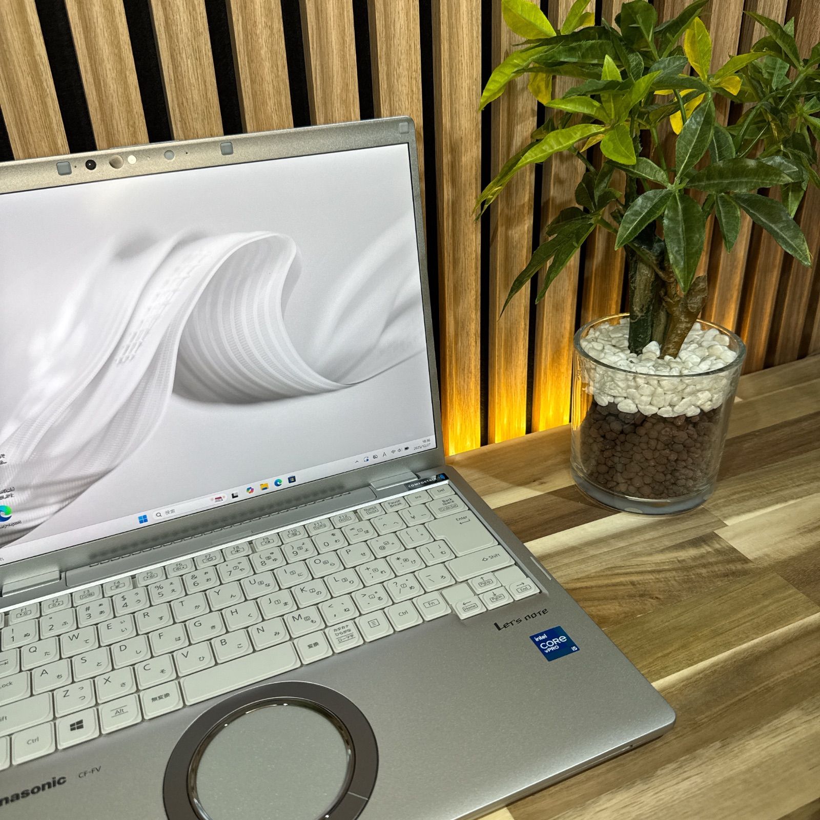 公式ショップ限定価格❣️/ 極美品《2K高画質》Panasonic Let's note